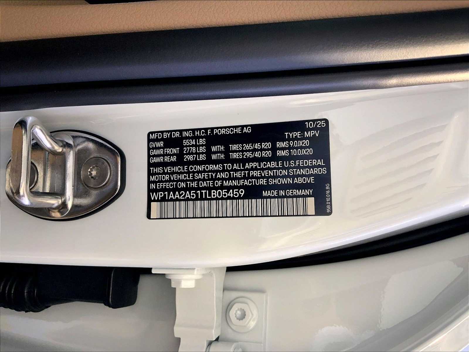 New 2026 0Q/White Porsche  image 23