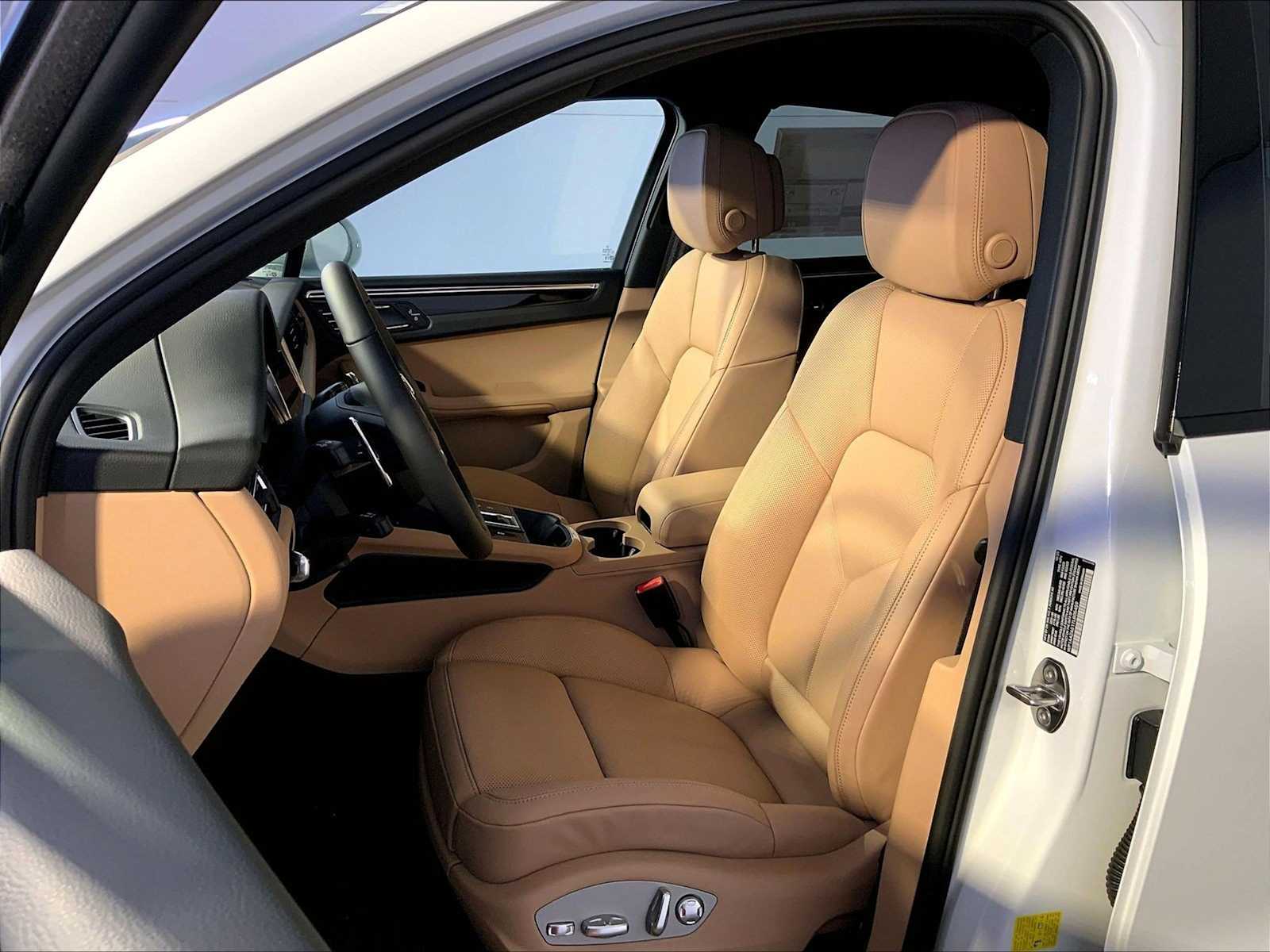 New 2026 0Q/White Porsche  image 5