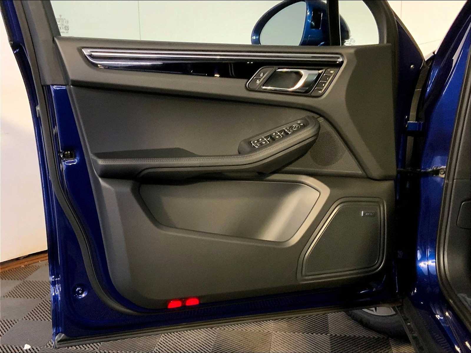 2026 Porsche Macan T - Photo 20
