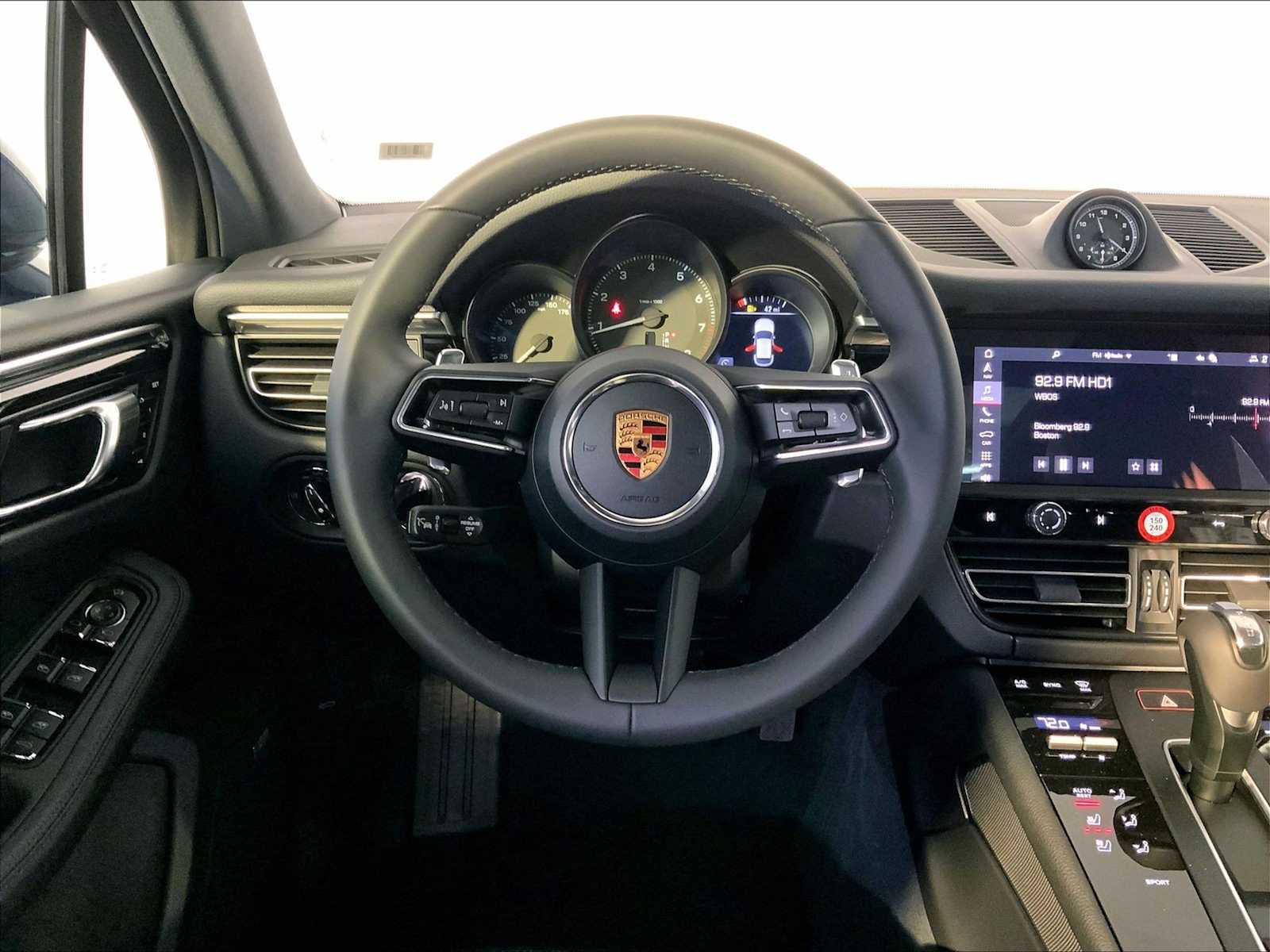 2026 Porsche Macan T - Photo 15