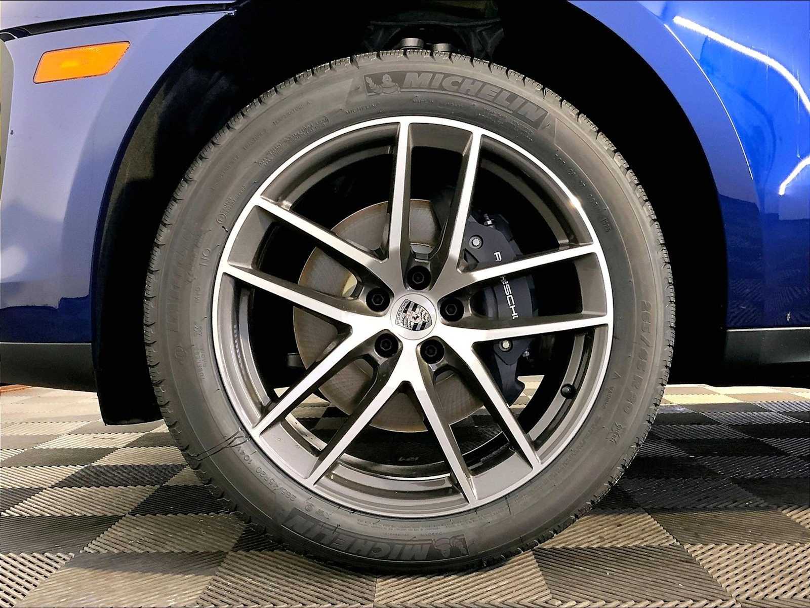 2026 Porsche Macan T - Photo 11