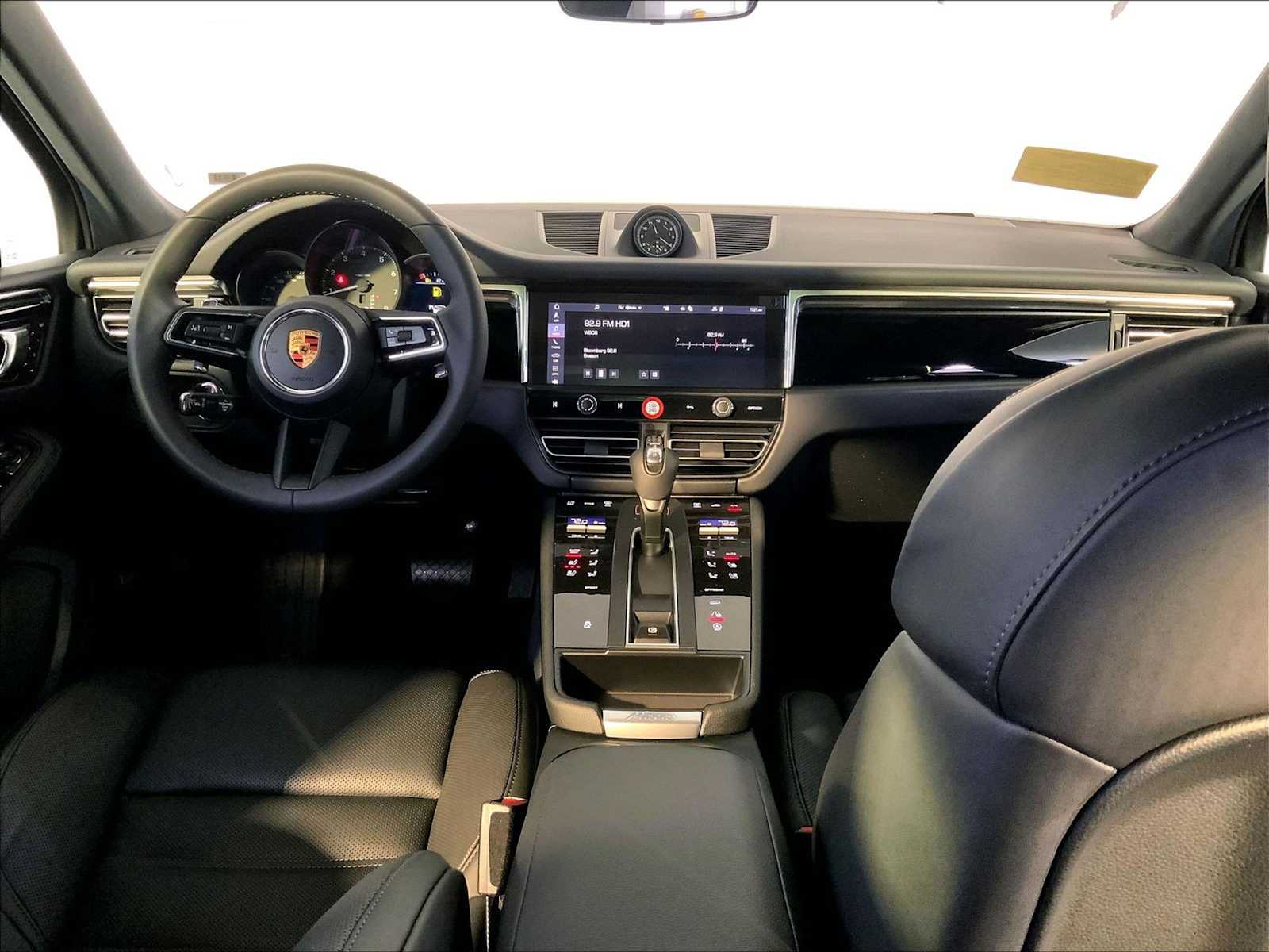 2026 Porsche Macan T - Photo 14