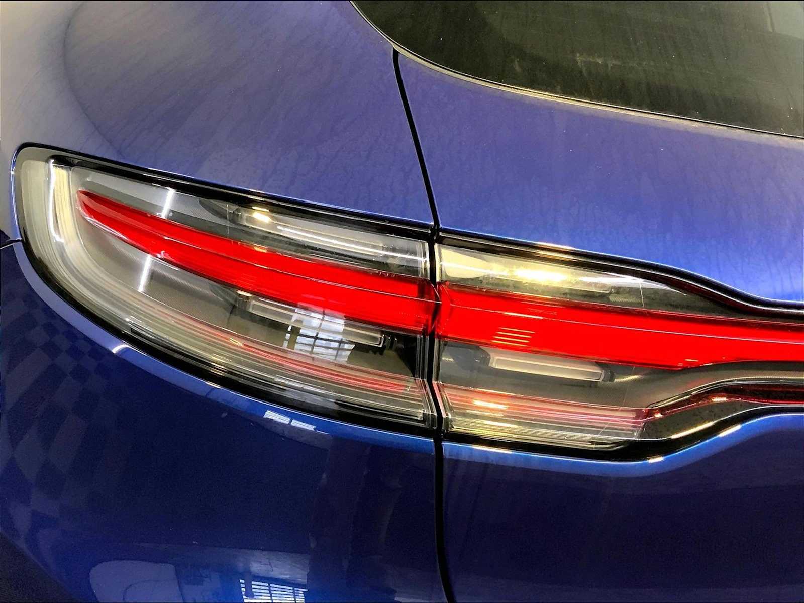 2026 Porsche Macan T - Photo 18