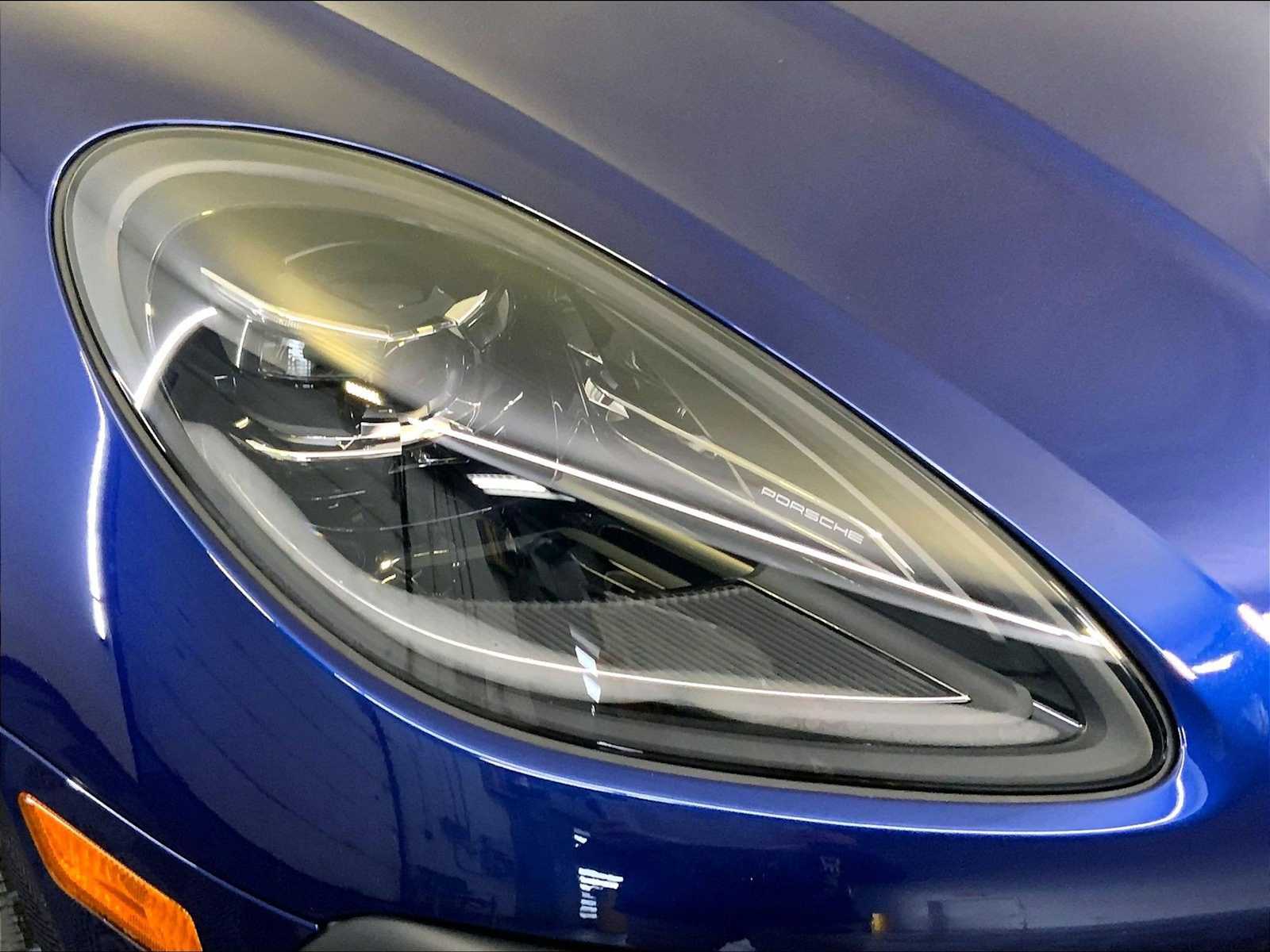 2026 Porsche Macan T - Photo 12