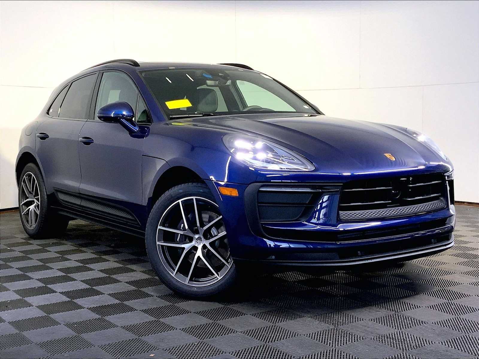 2026 Porsche Macan T - Photo 9