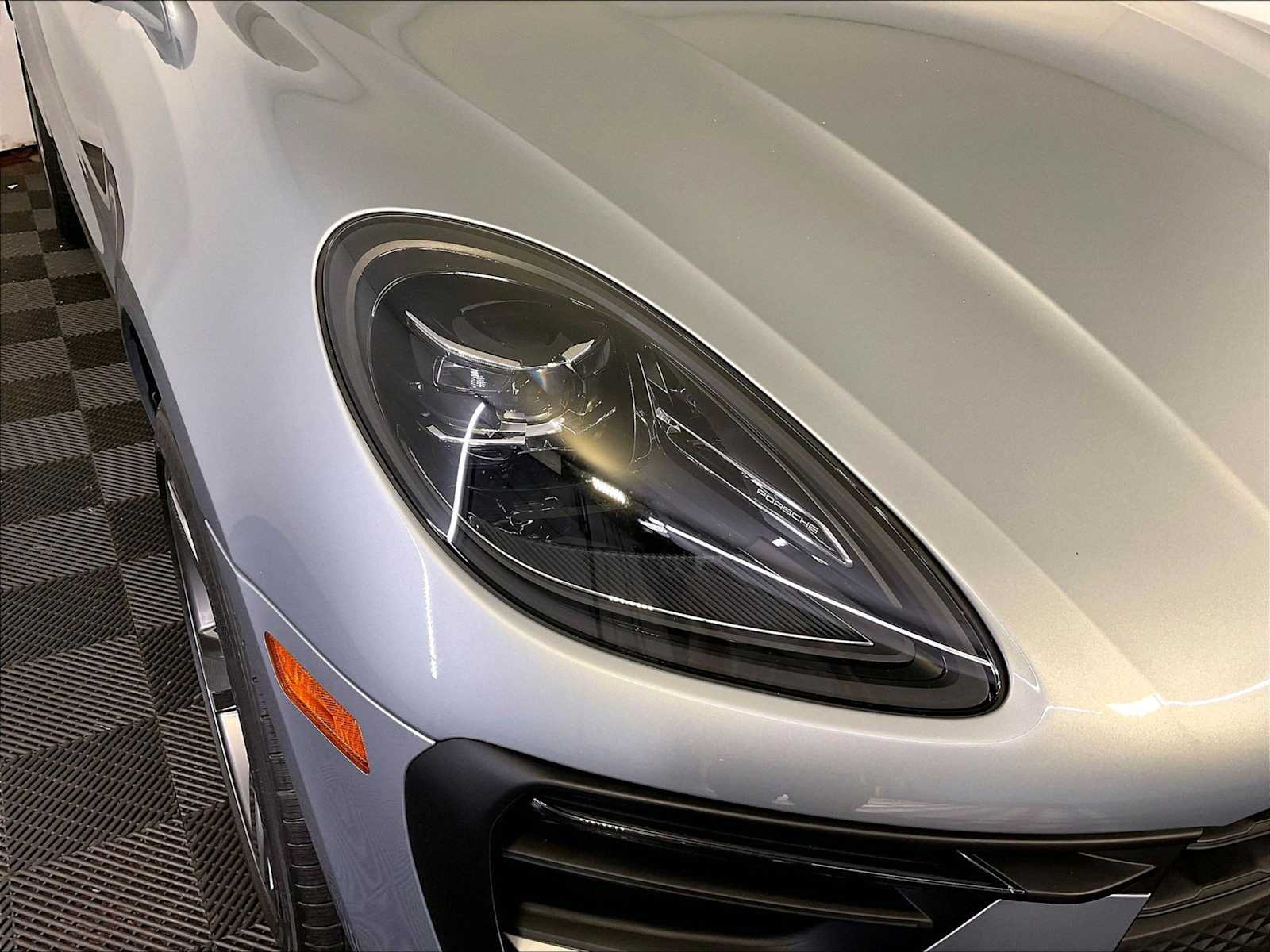 New 2026 F0/Dolomite Silver Porsche  image 12