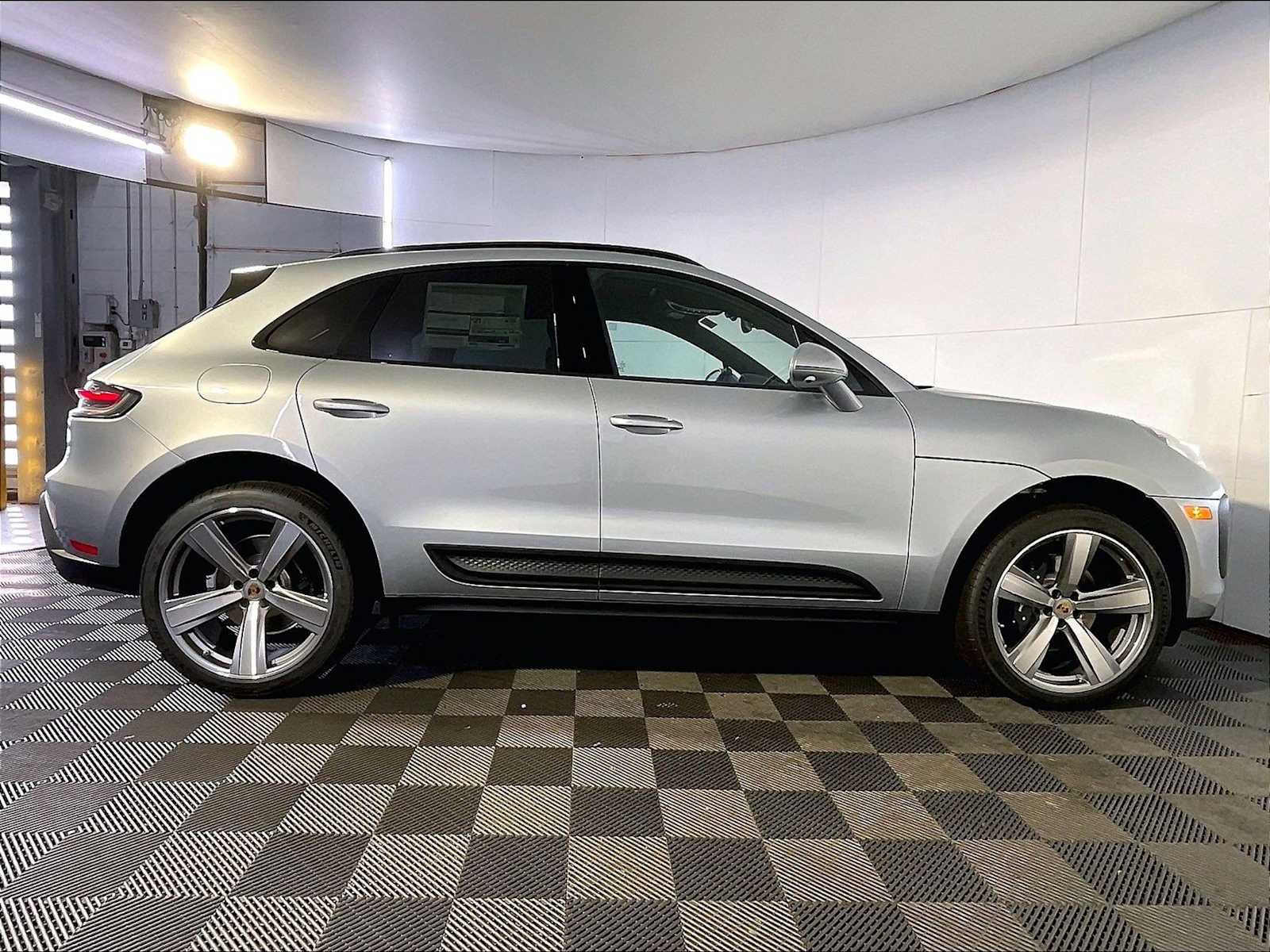 New 2026 F0/Dolomite Silver Porsche  image 8