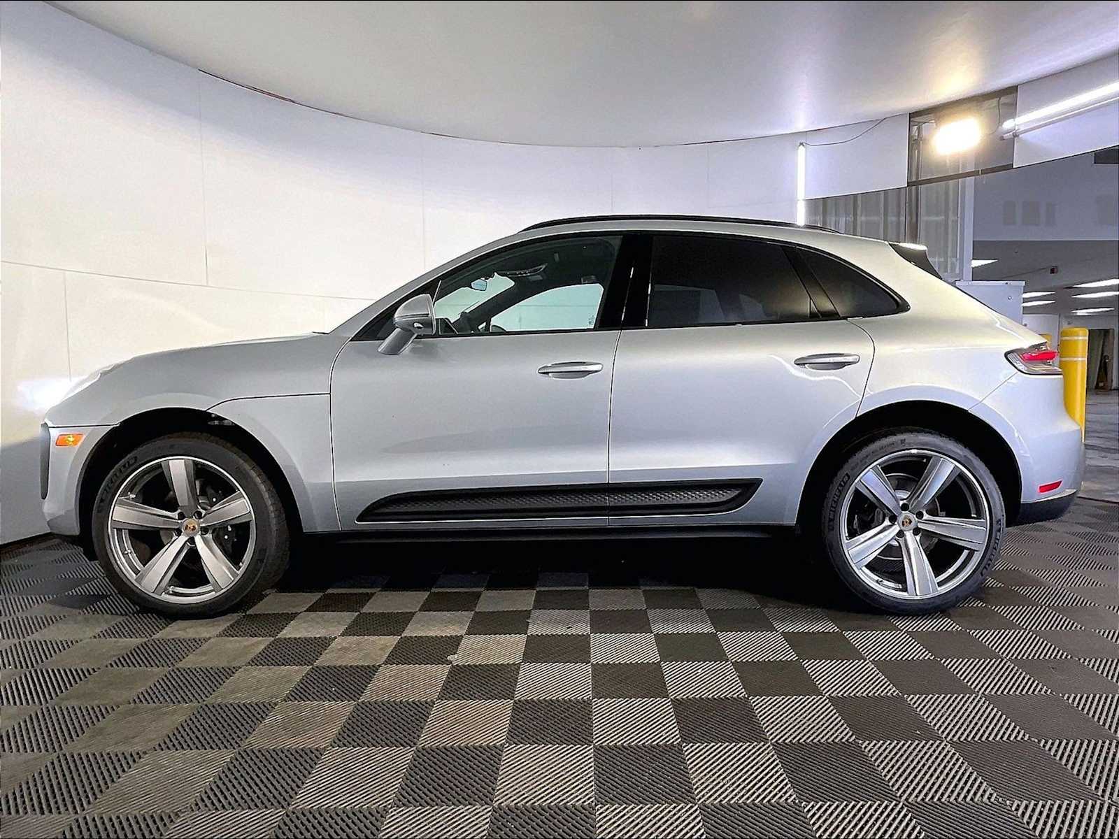 New 2026 F0/Dolomite Silver Porsche  image 2