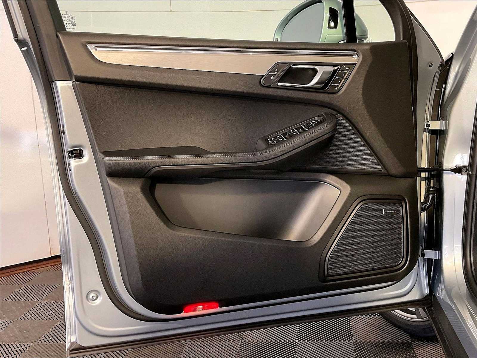 New 2026 F0/Dolomite Silver Porsche  image 20