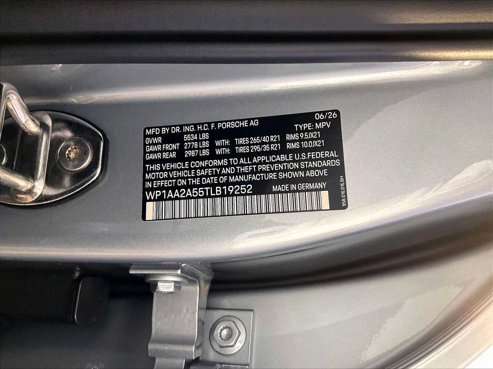New 2026 F0/Dolomite Silver Porsche  image 23