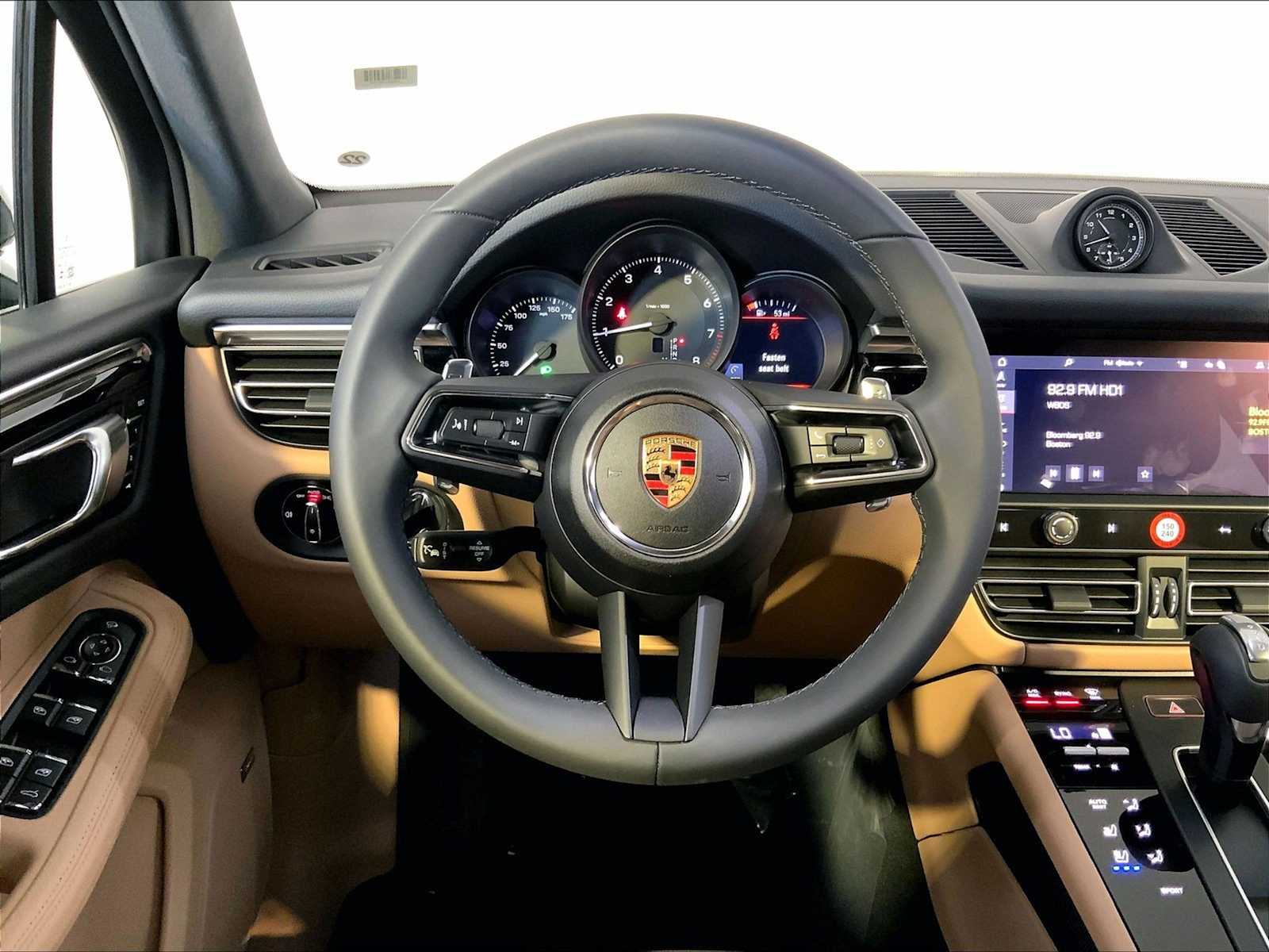 2025 Porsche Macan - Photo 15
