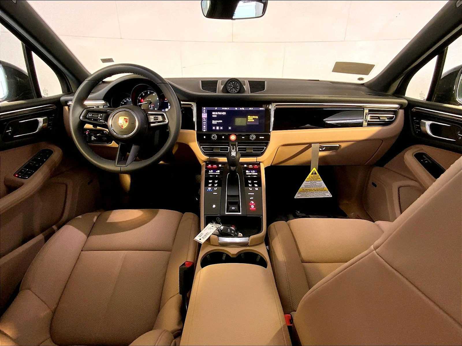 2025 Porsche Macan - Photo 14