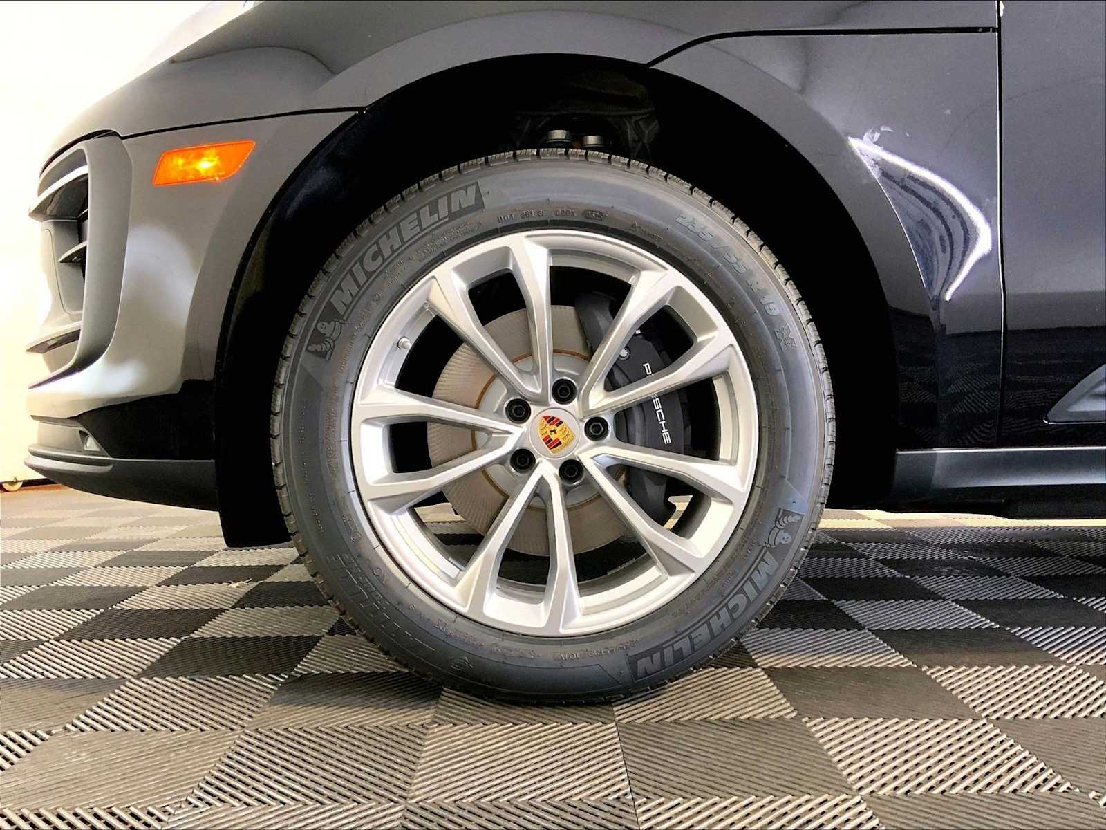 2025 Porsche Macan - Photo 11