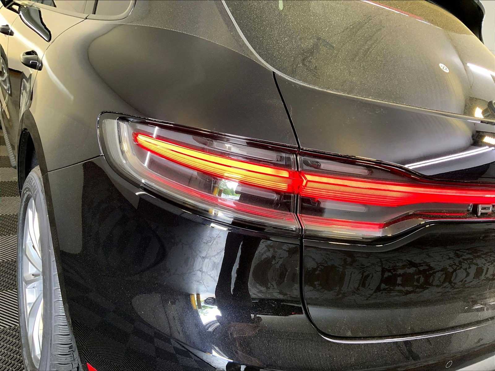 2025 Porsche Macan - Photo 18