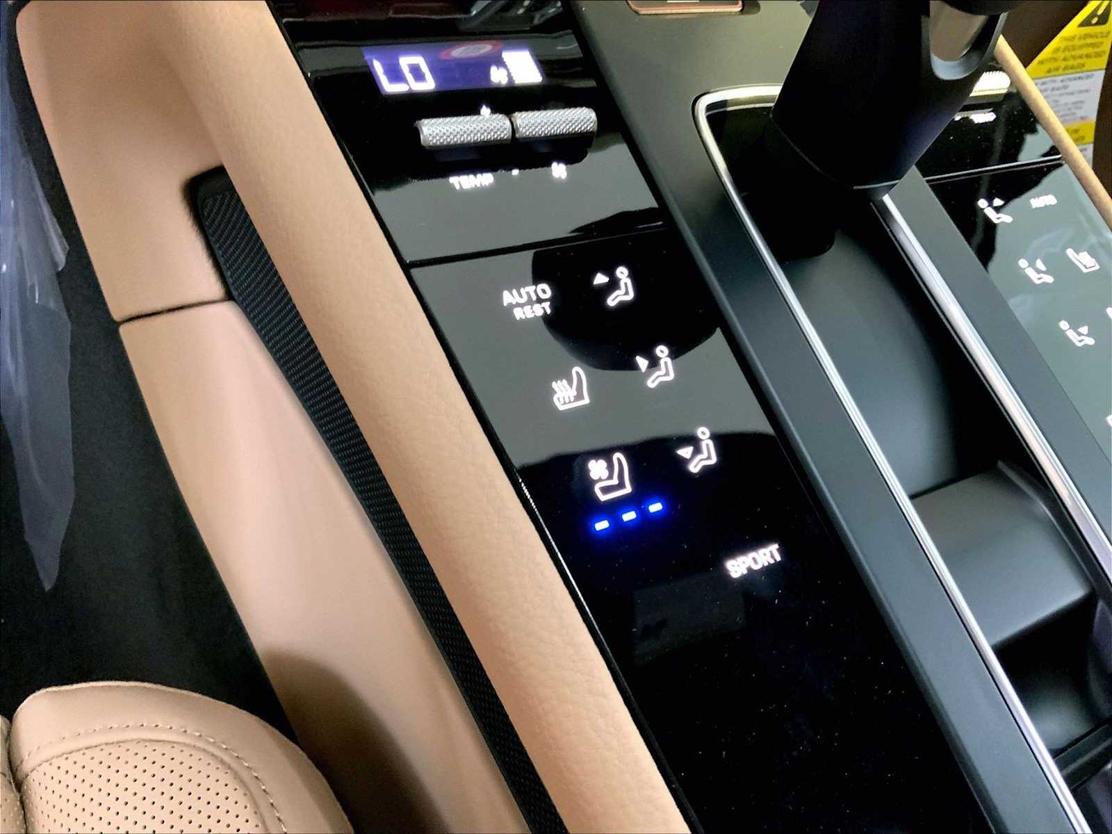 2025 Porsche Macan - Photo 25