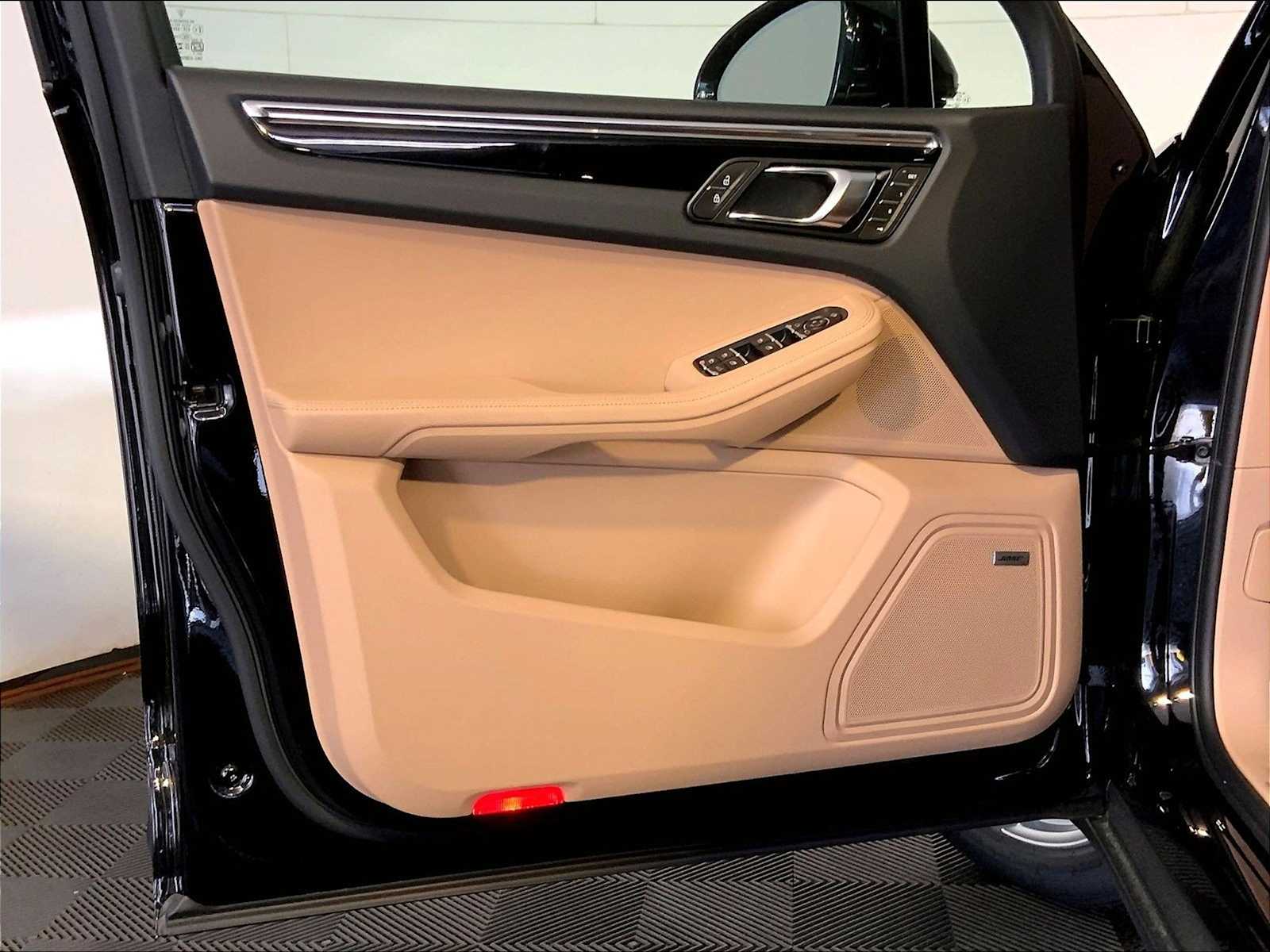 2025 Porsche Macan - Photo 20