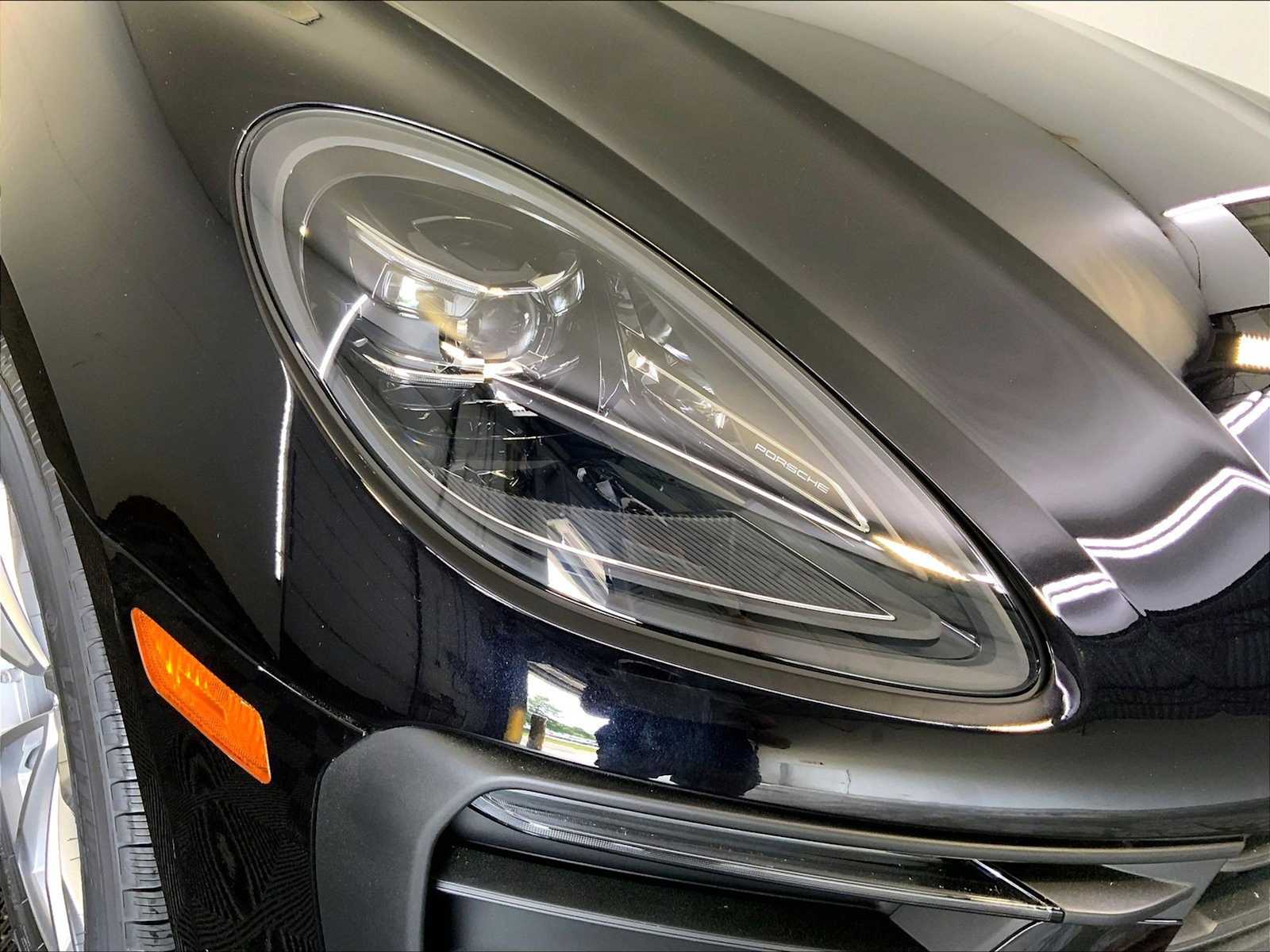 2025 Porsche Macan - Photo 12