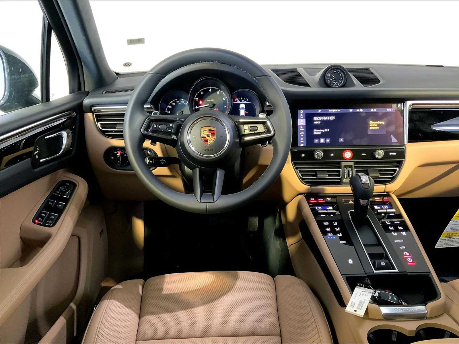 2025 Porsche Macan - Photo 13