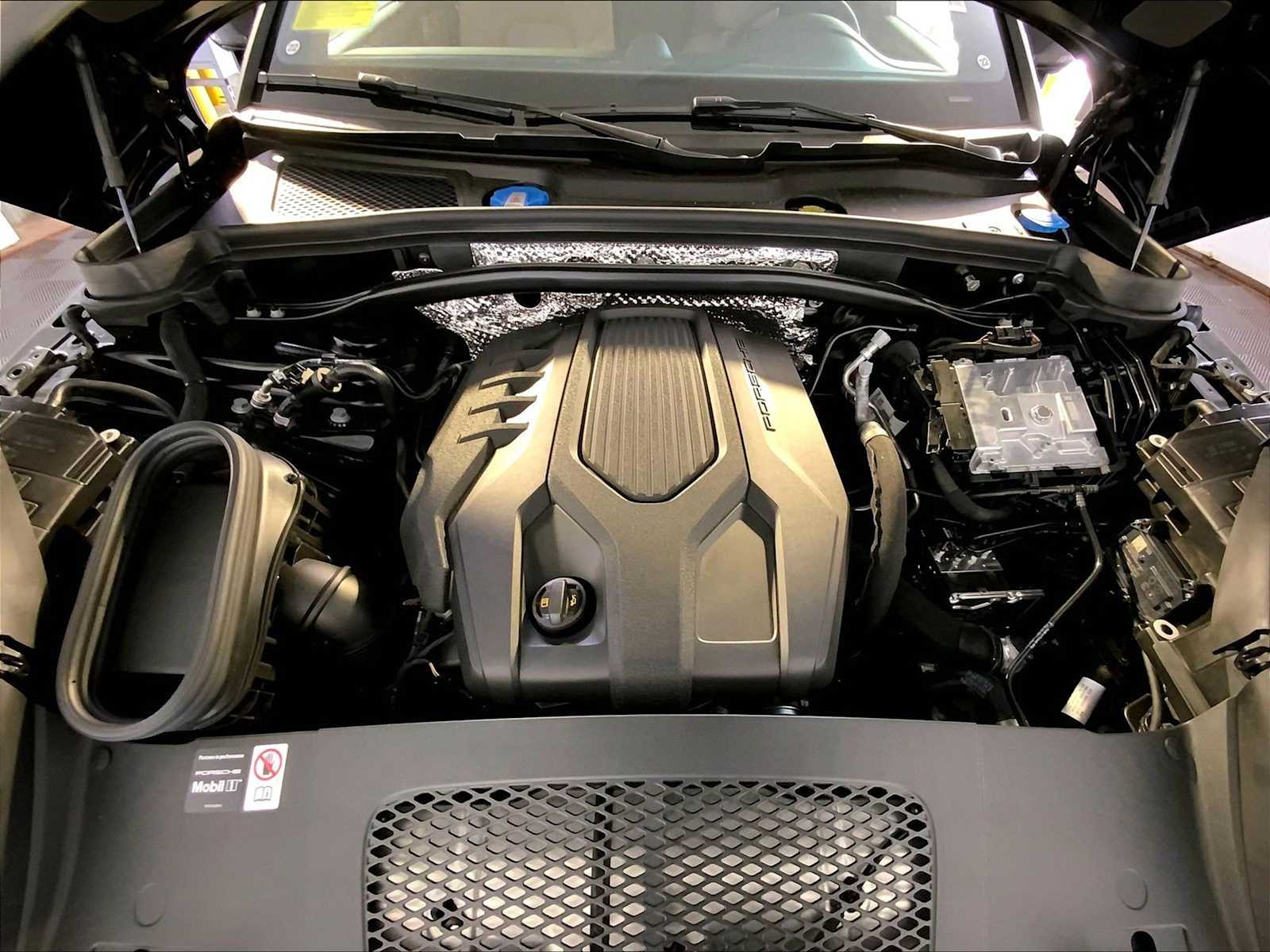 2025 Porsche Macan - Photo 21