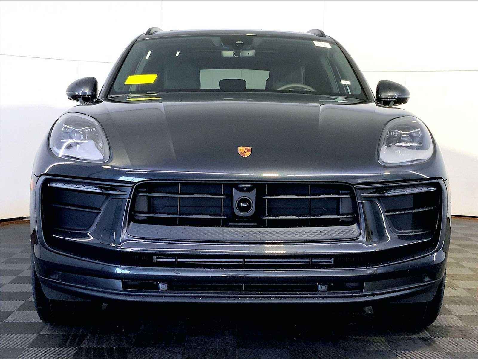2026 Porsche Macan T - Photo 10