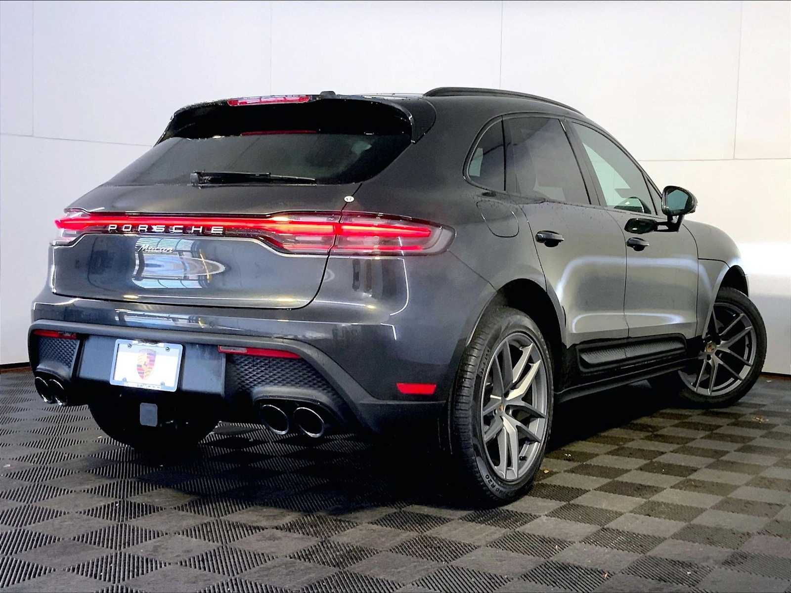 2026 Porsche Macan T - Photo 7