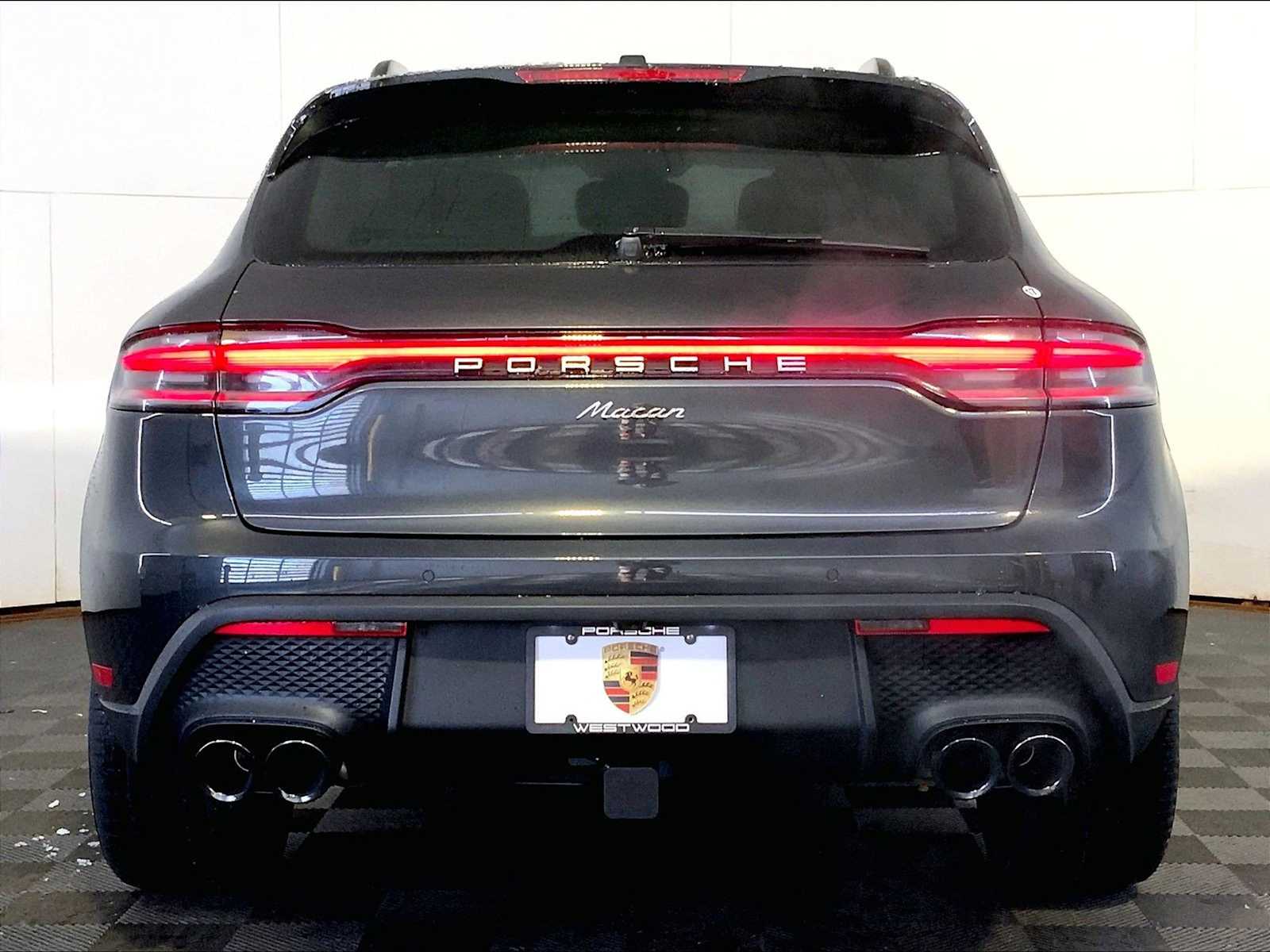 2026 Porsche Macan T - Photo 6