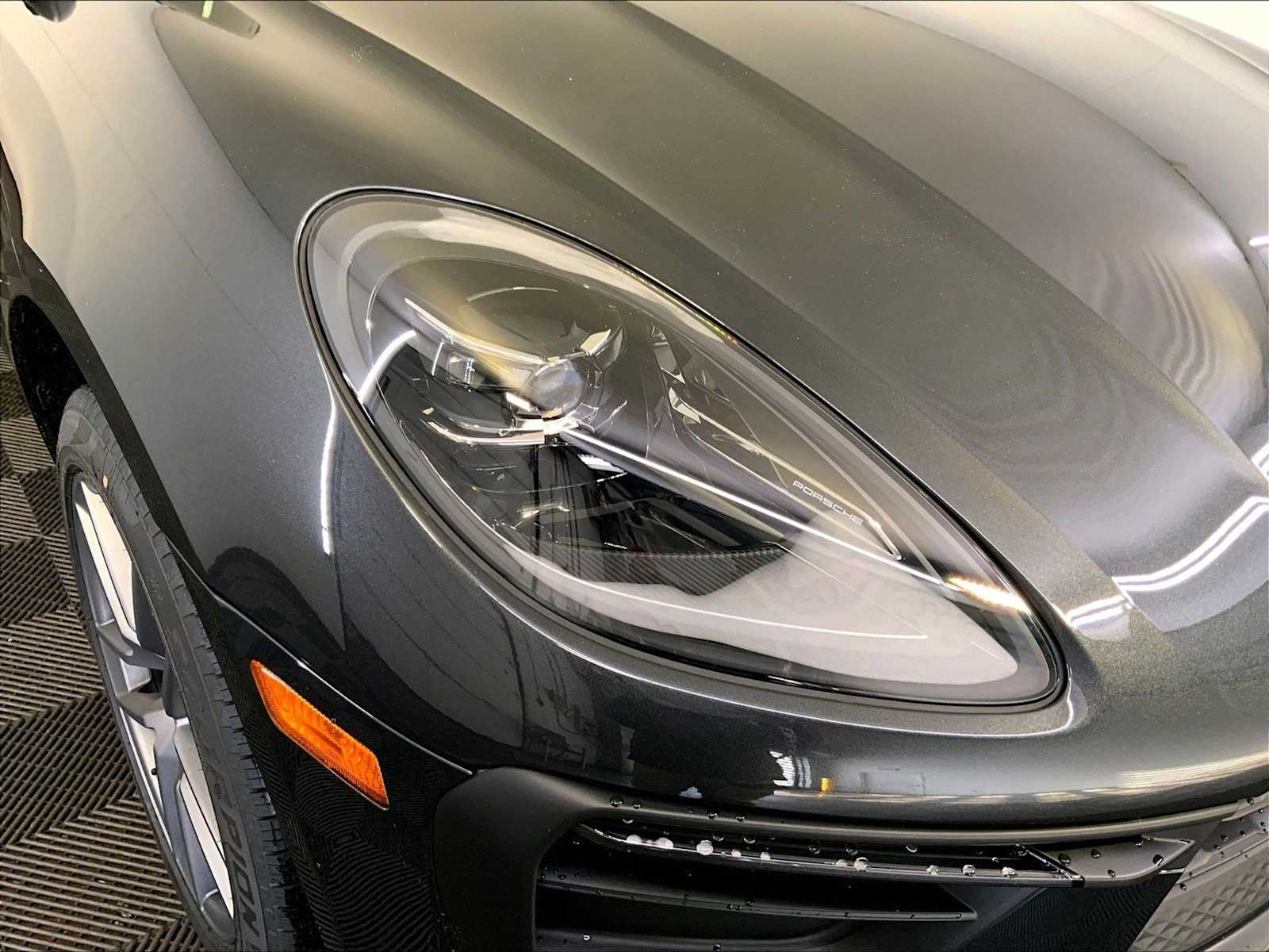 2026 Porsche Macan T - Photo 12