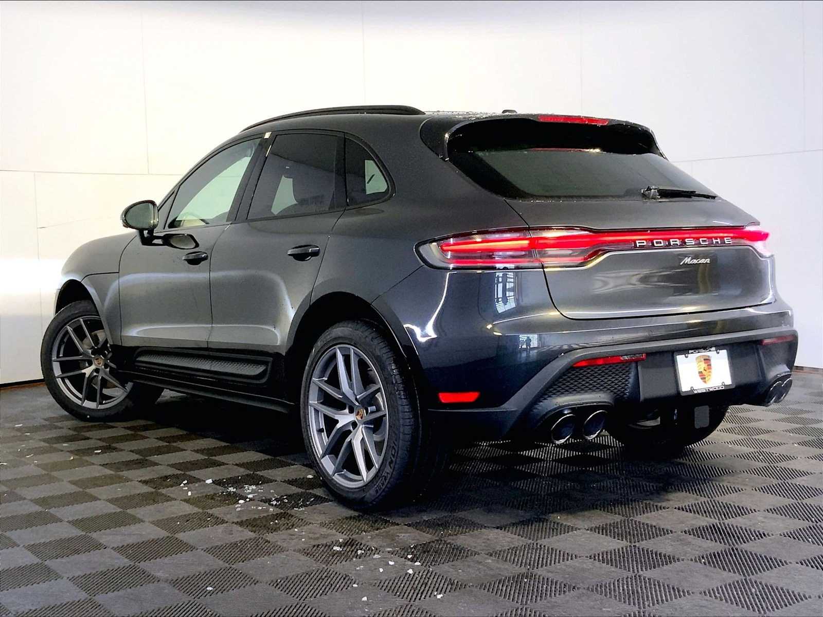 2026 Porsche Macan T - Photo 3