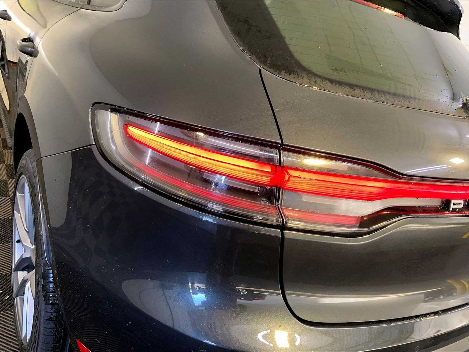 2026 Porsche Macan T - Photo 18