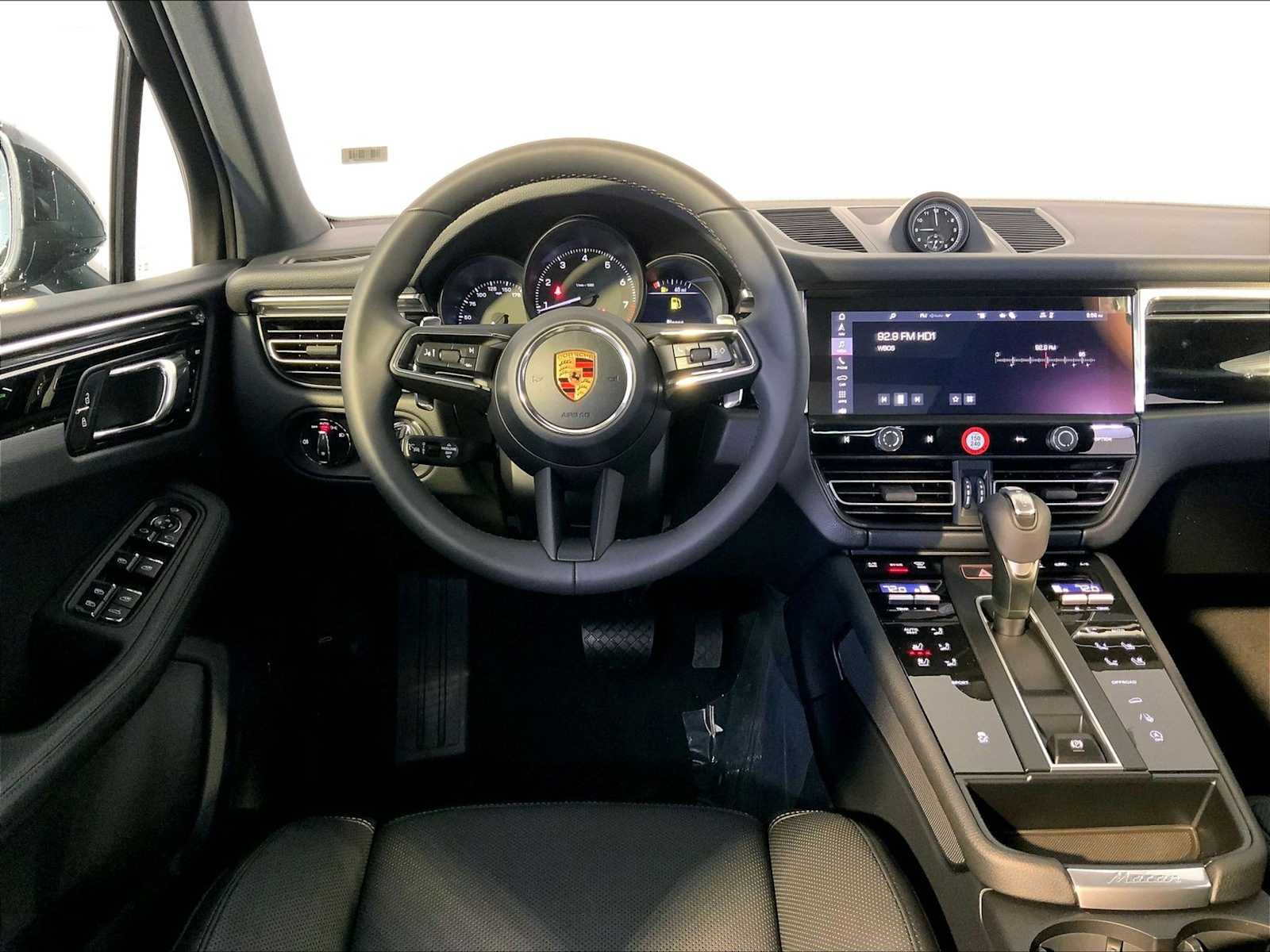 2026 Porsche Macan T - Photo 13