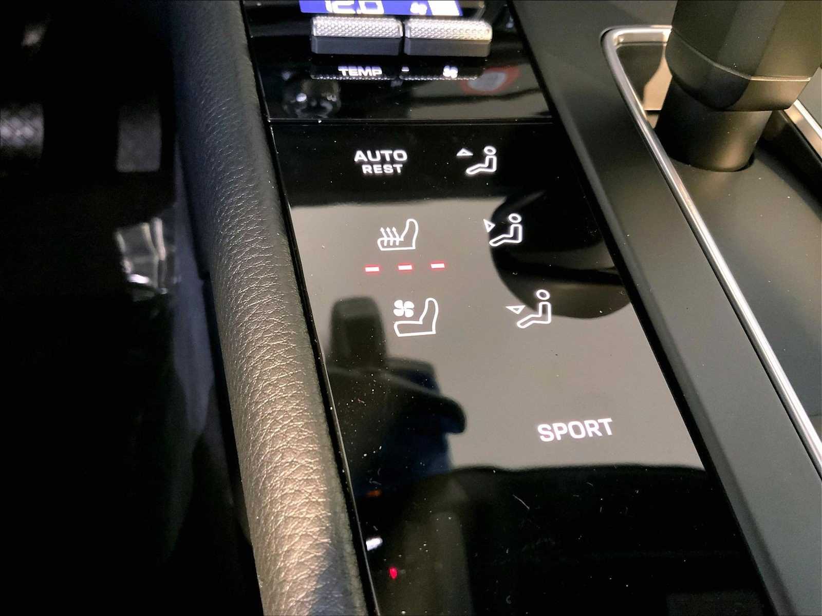2026 Porsche Macan T - Photo 25