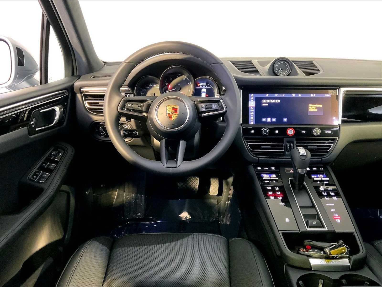 2026 Porsche Macan - Photo 13