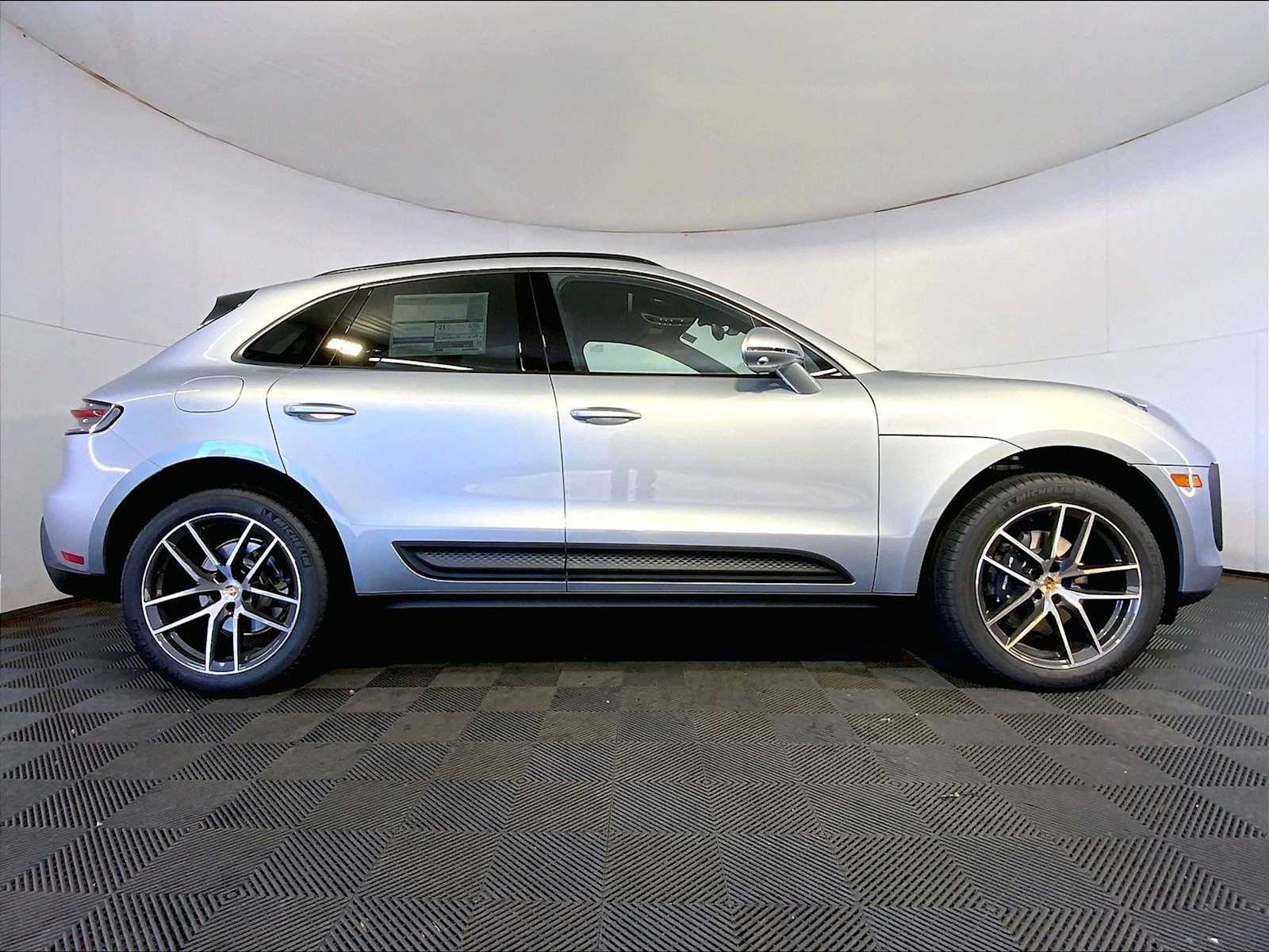 2026 Porsche Macan - Photo 8