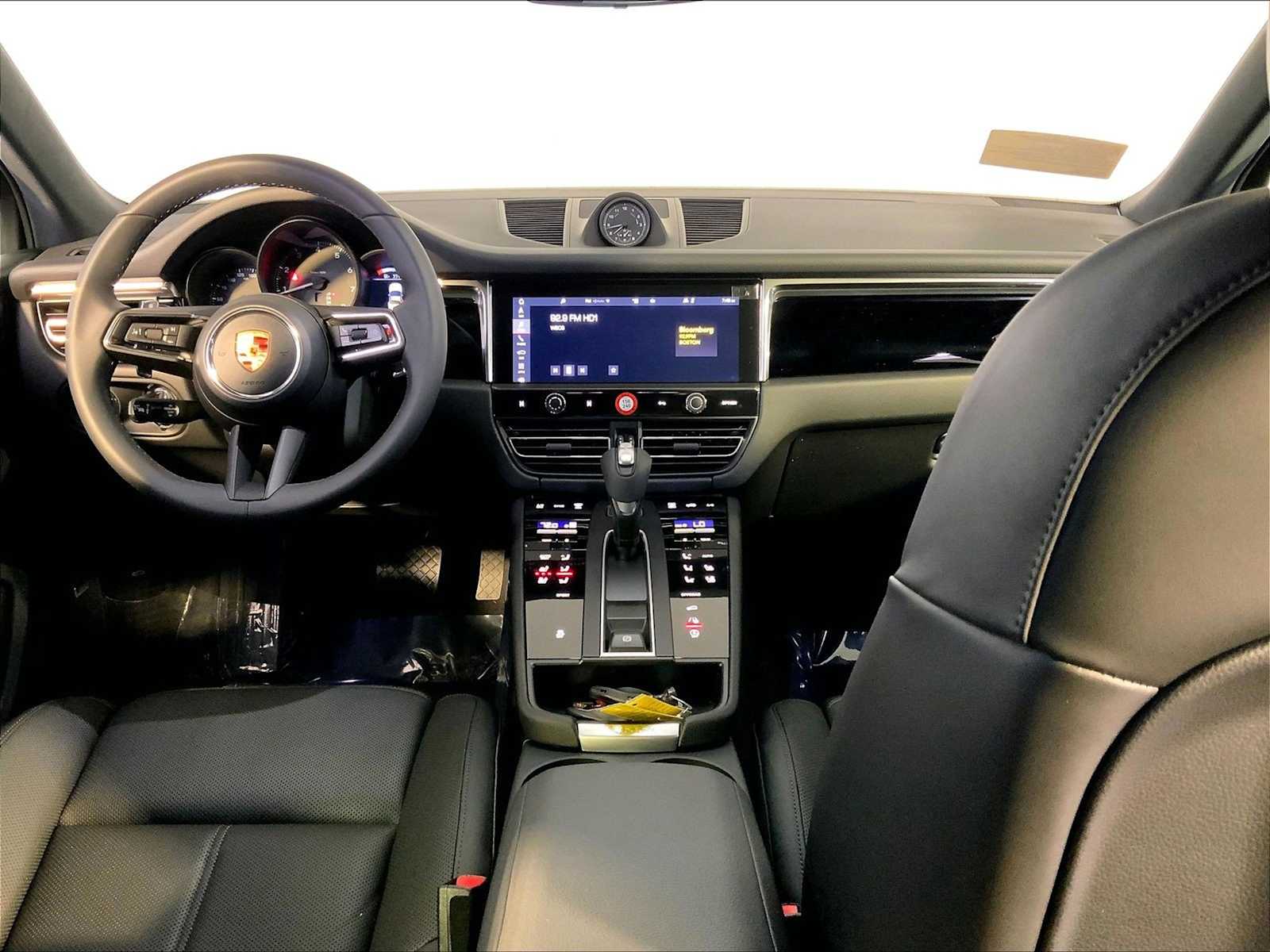 2026 Porsche Macan - Photo 14