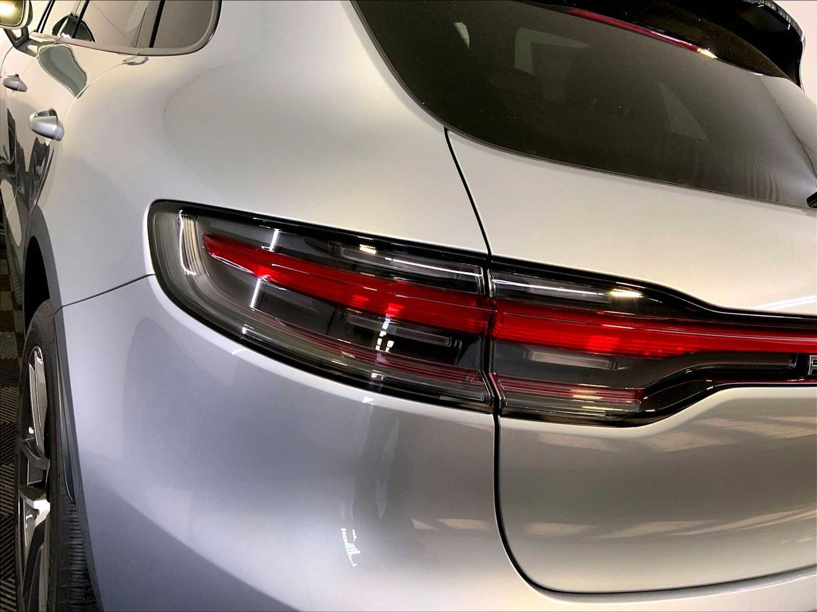 2026 Porsche Macan - Photo 18