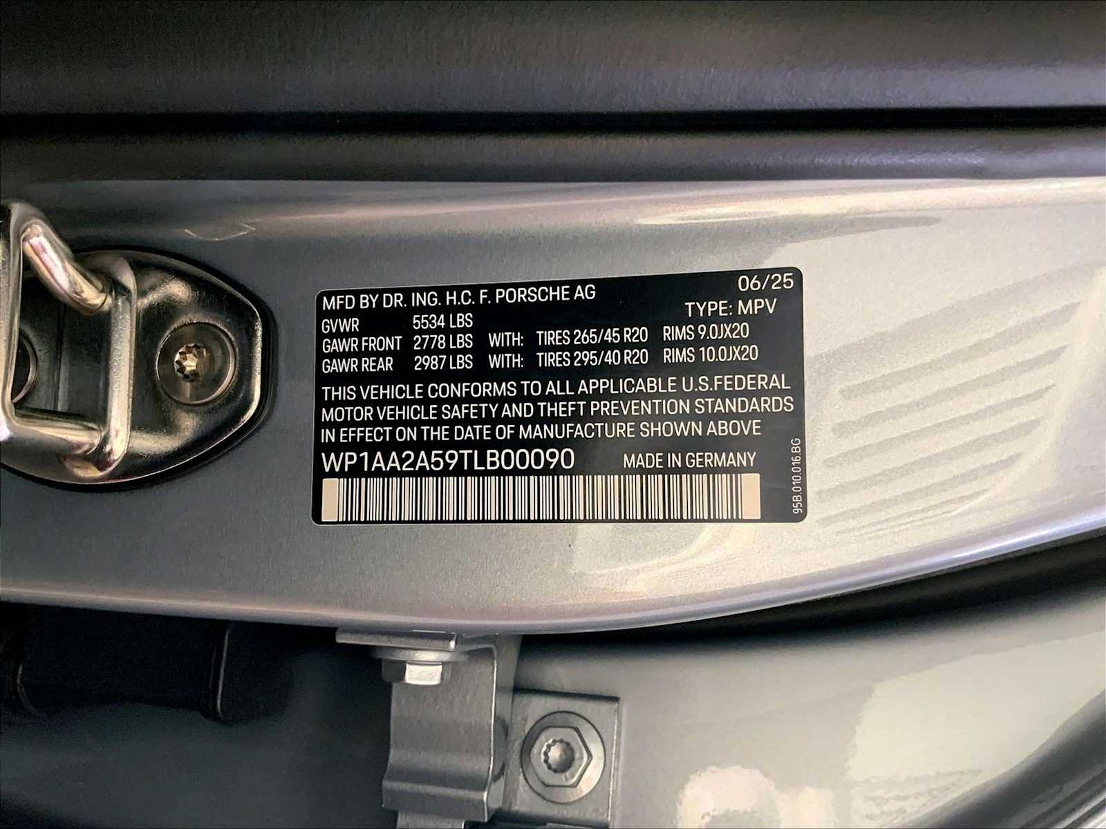 2026 Porsche Macan - Photo 23