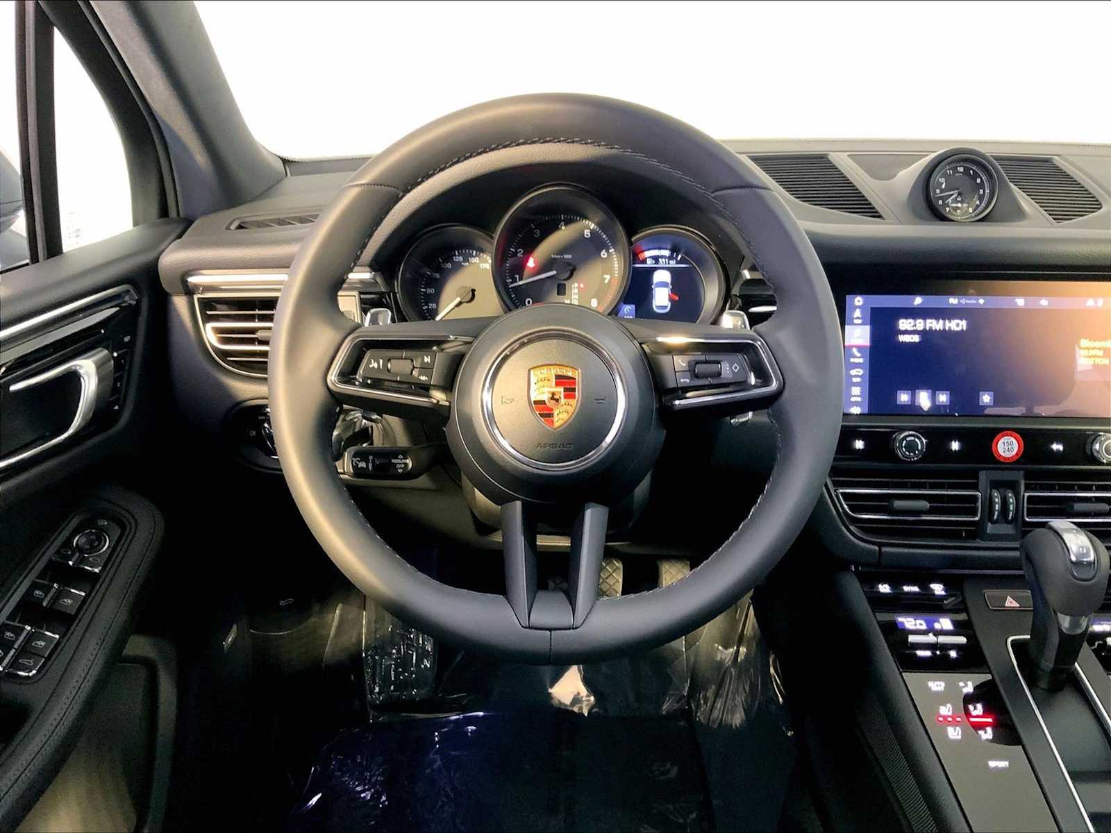 2026 Porsche Macan - Photo 15