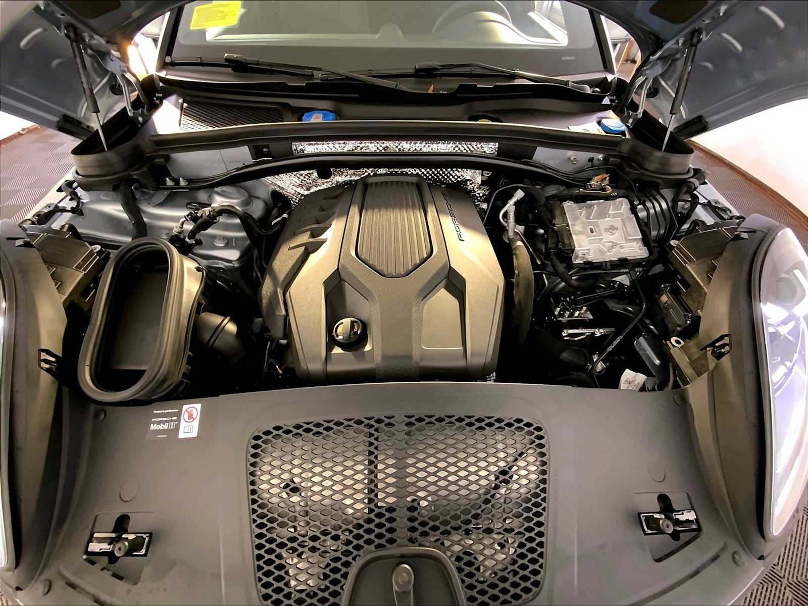 2026 Porsche Macan - Photo 21