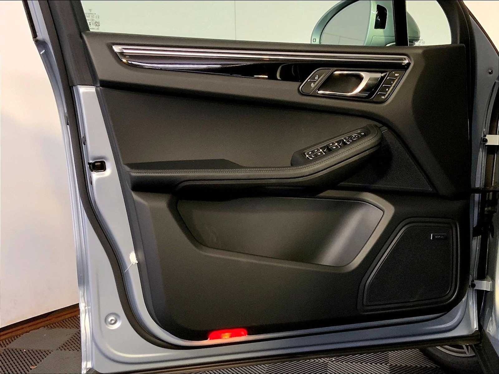 2026 Porsche Macan - Photo 20
