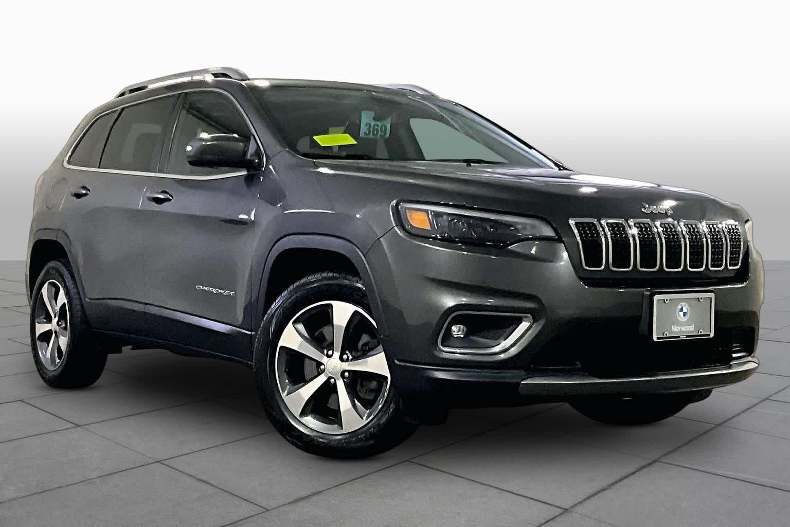 View vehicle photo 5