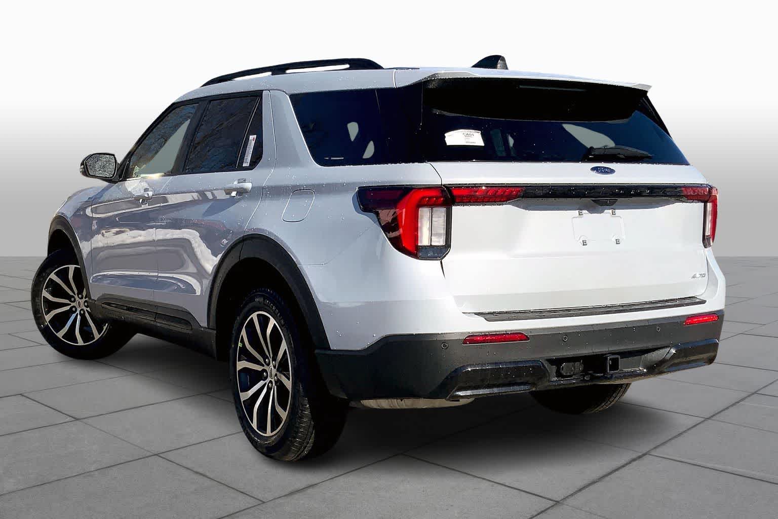 View vehicle photo 3