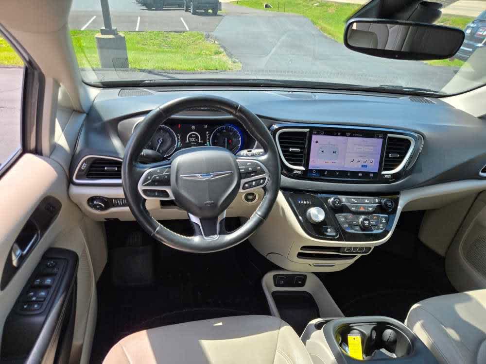 View vehicle photo 2