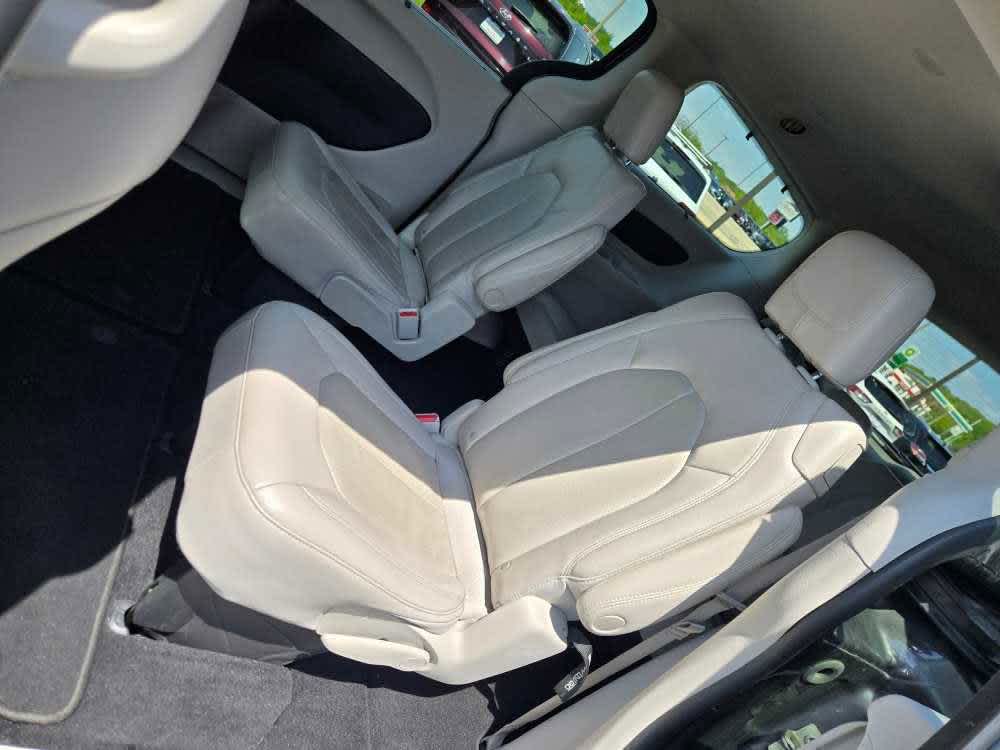 View vehicle photo 7
