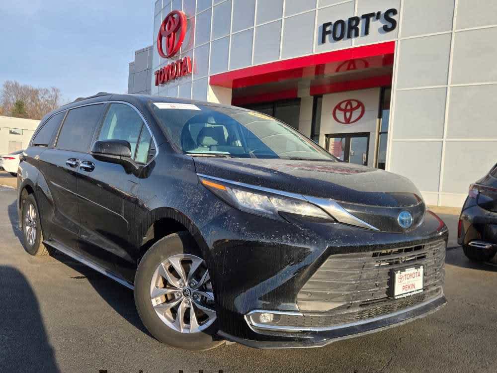 Midnight Black Metallic 2022 Toyota Sienna XLE 7-Passenger FWD Minivan Front-Wheel Drive Continuously Variable Transmission