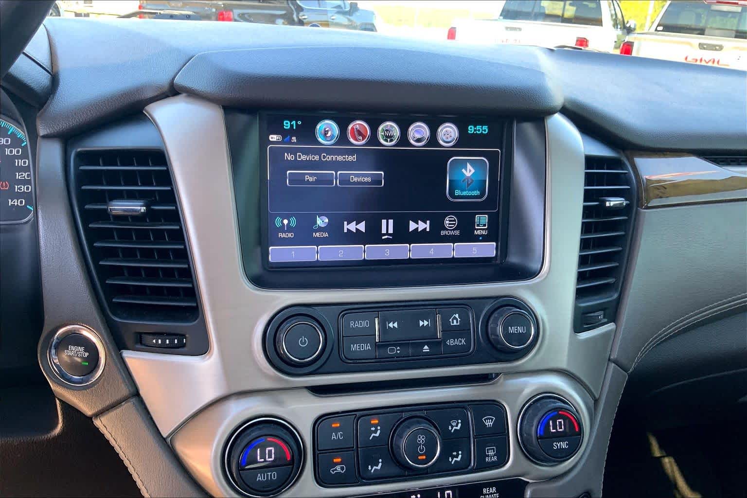 Used 2017 SPARKLING SILVER METALLIC GMC Denali image 30