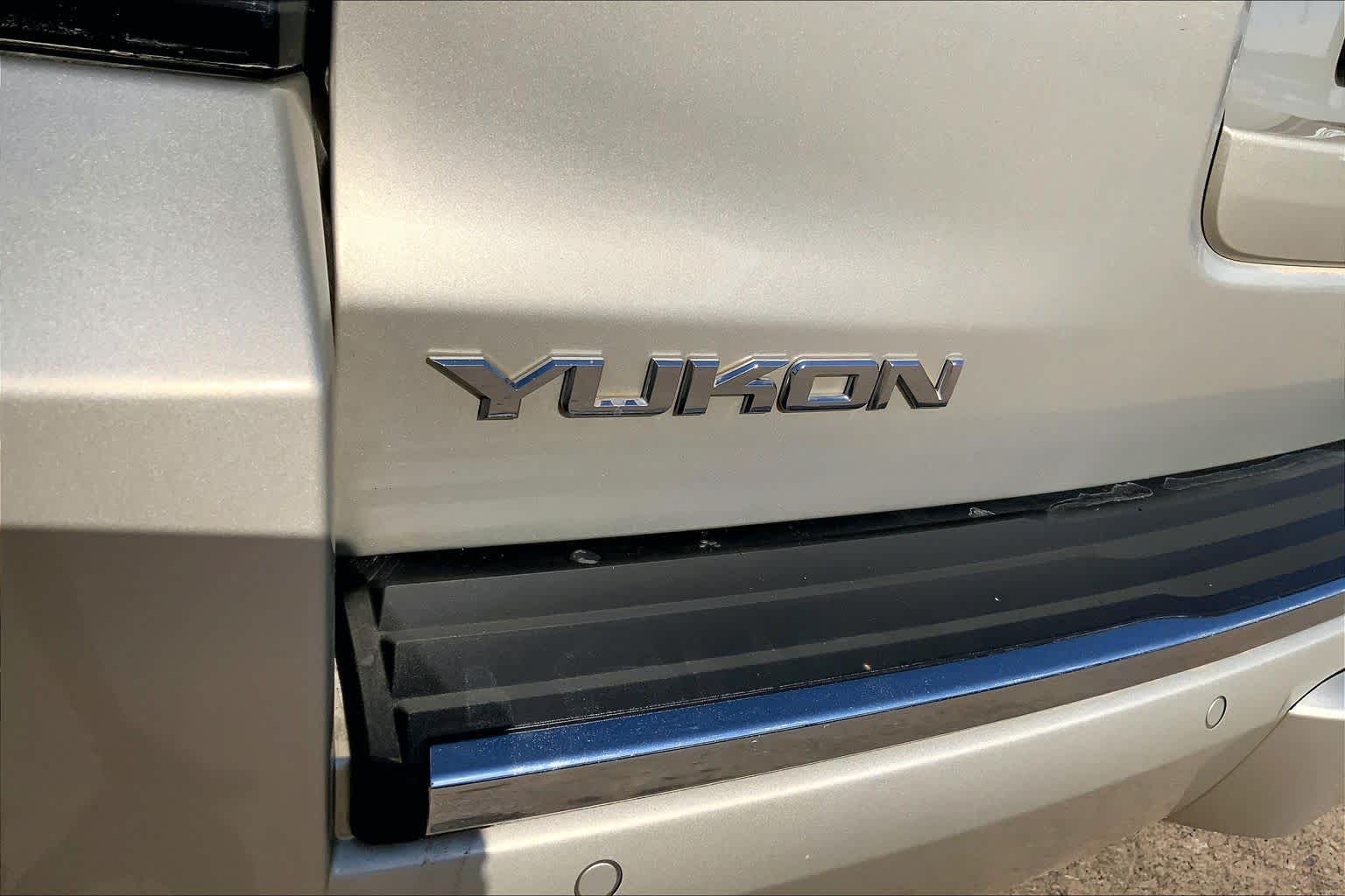 Used 2017 SPARKLING SILVER METALLIC GMC Denali image 29