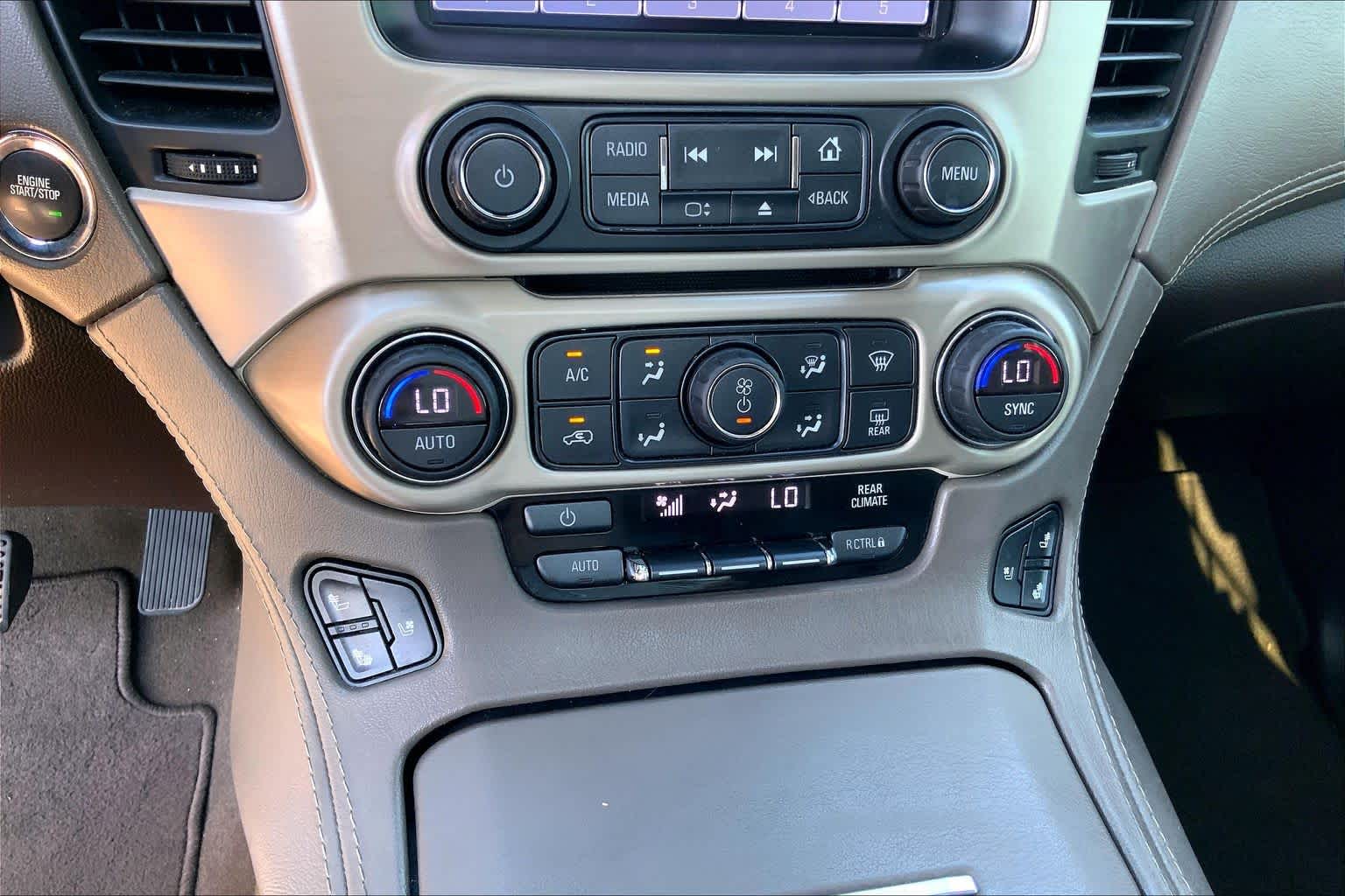 Used 2017 SPARKLING SILVER METALLIC GMC Denali image 31