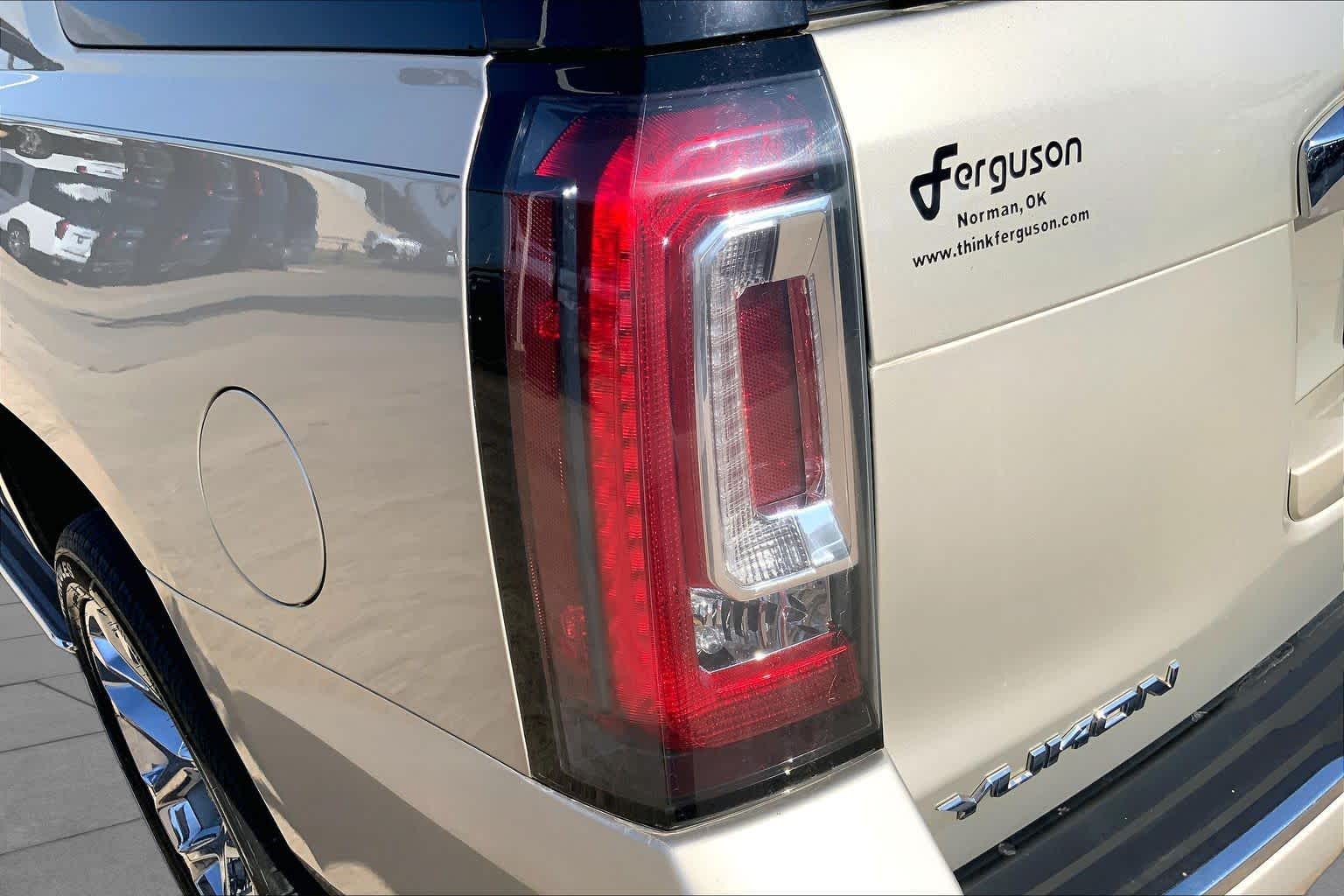 Used 2017 SPARKLING SILVER METALLIC GMC Denali image 27