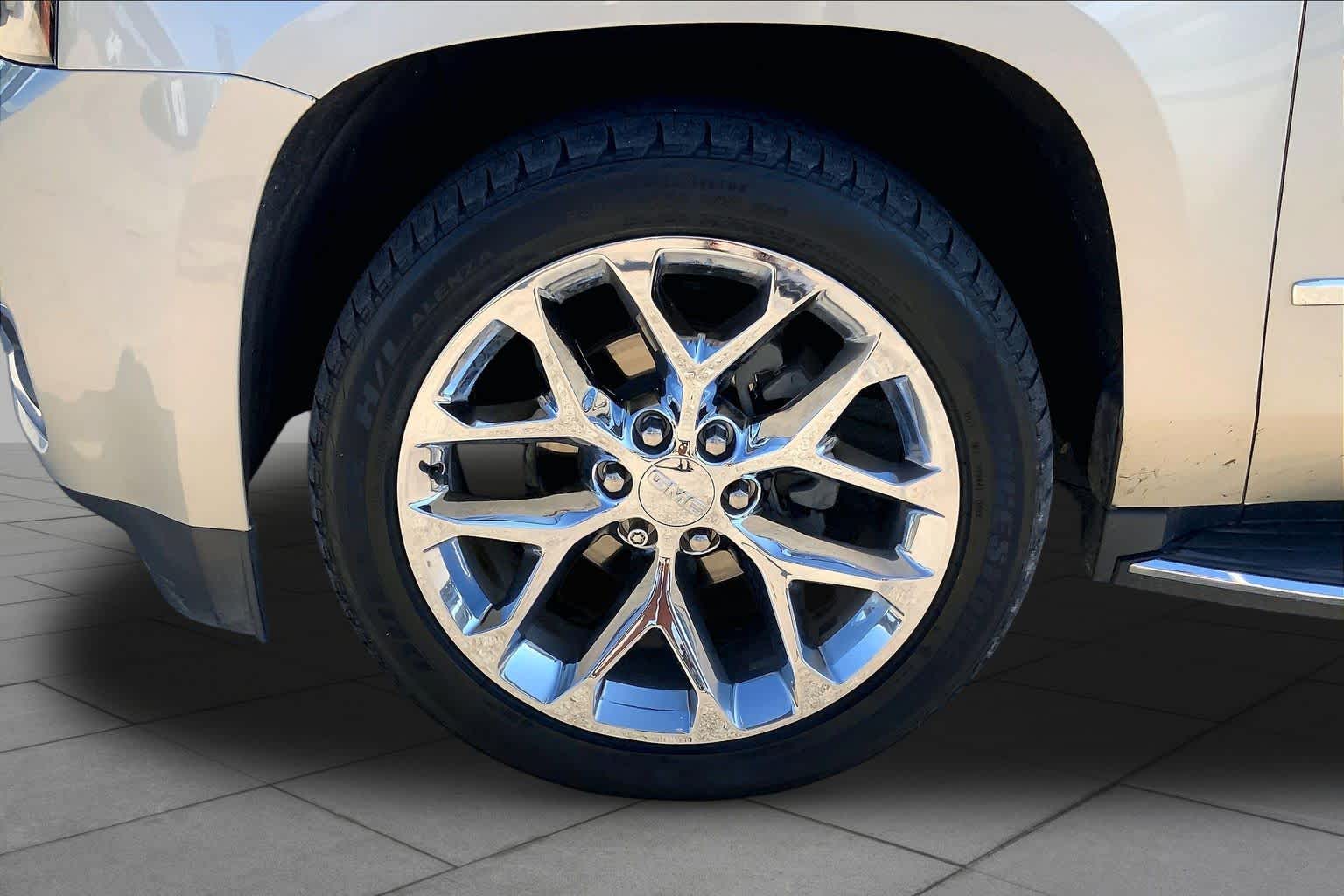 Used 2017 SPARKLING SILVER METALLIC GMC Denali image 10