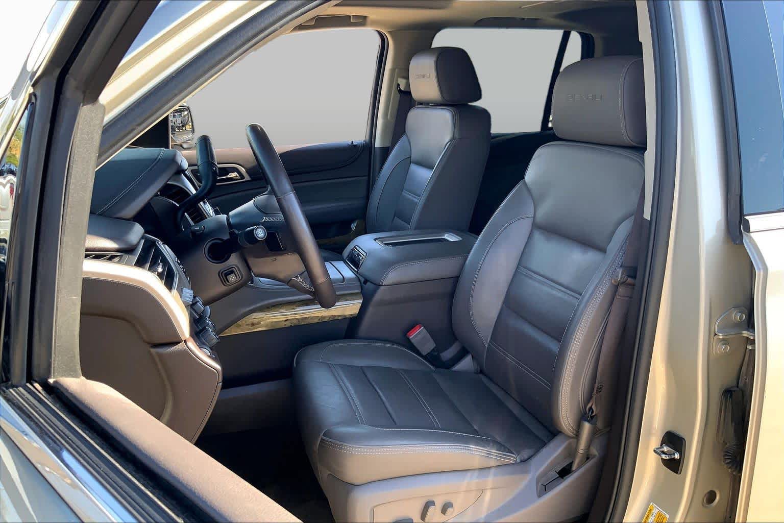 Used 2017 SPARKLING SILVER METALLIC GMC Denali image 8